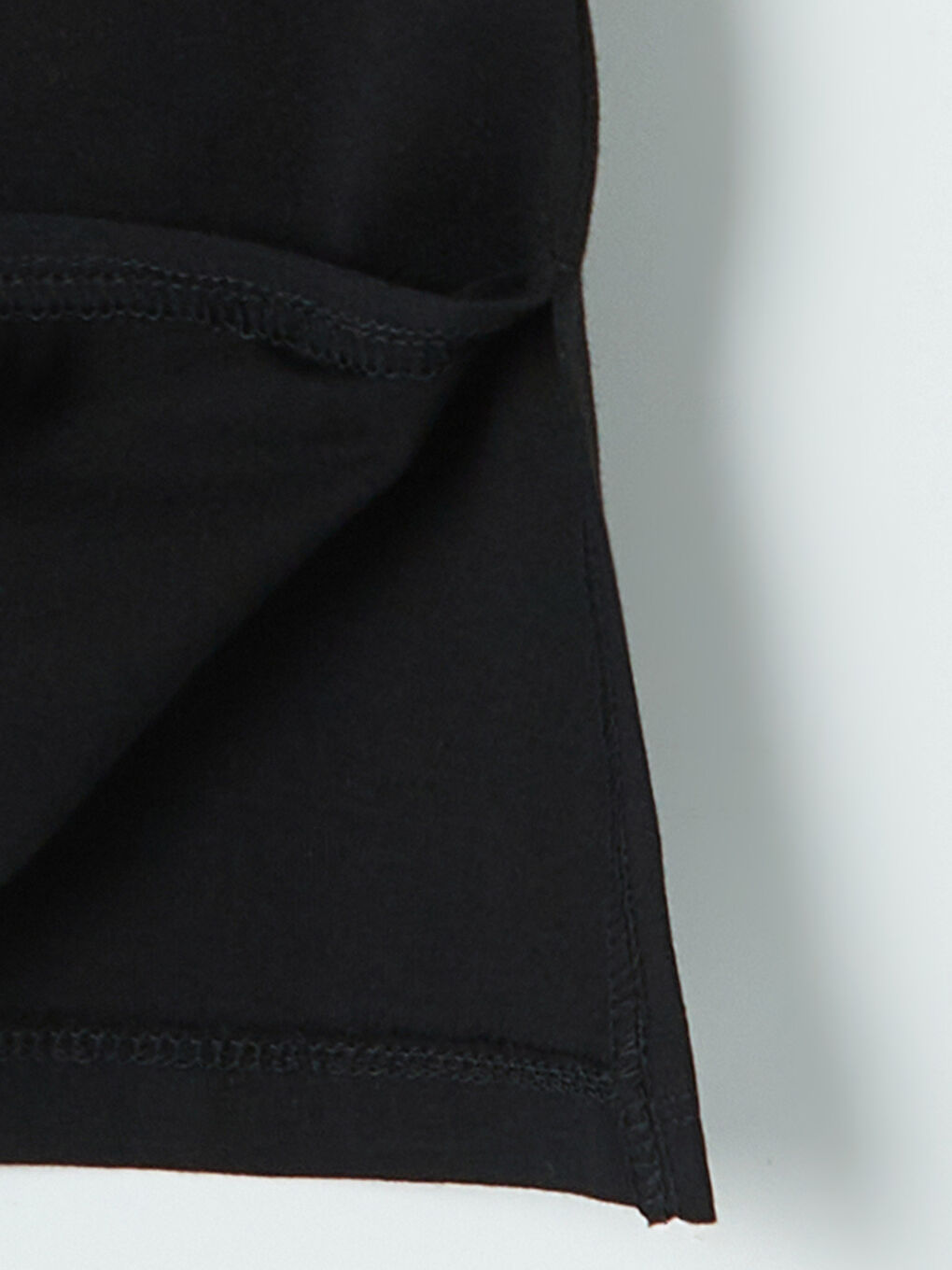 Siyah Bisiklet Yaka Baskılı Kadın Tişört-3