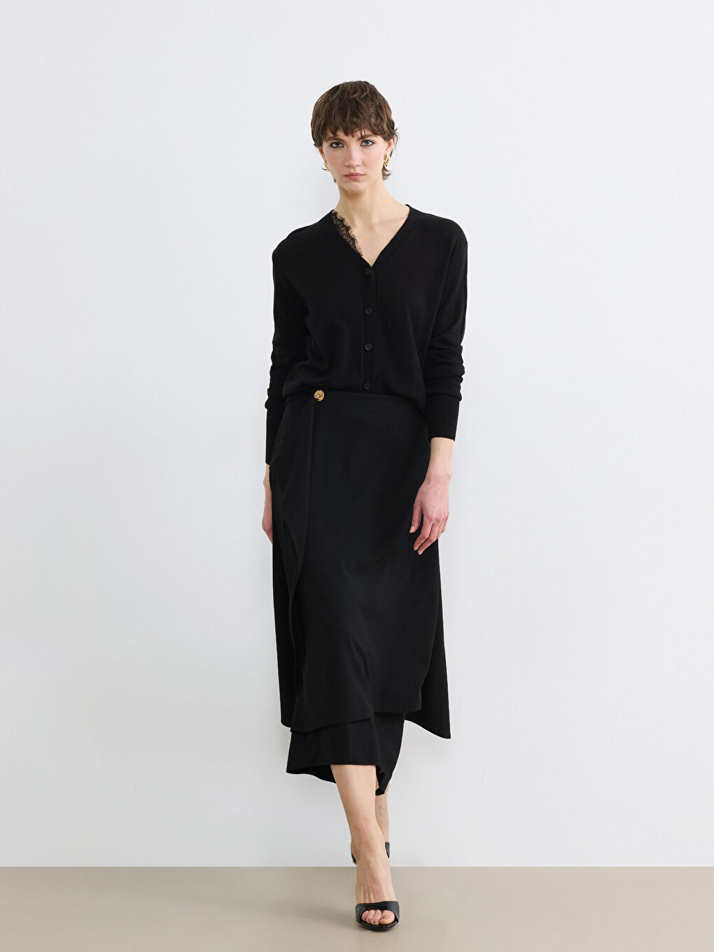 Siyah V Yaka Kadın Triko Hırka-1