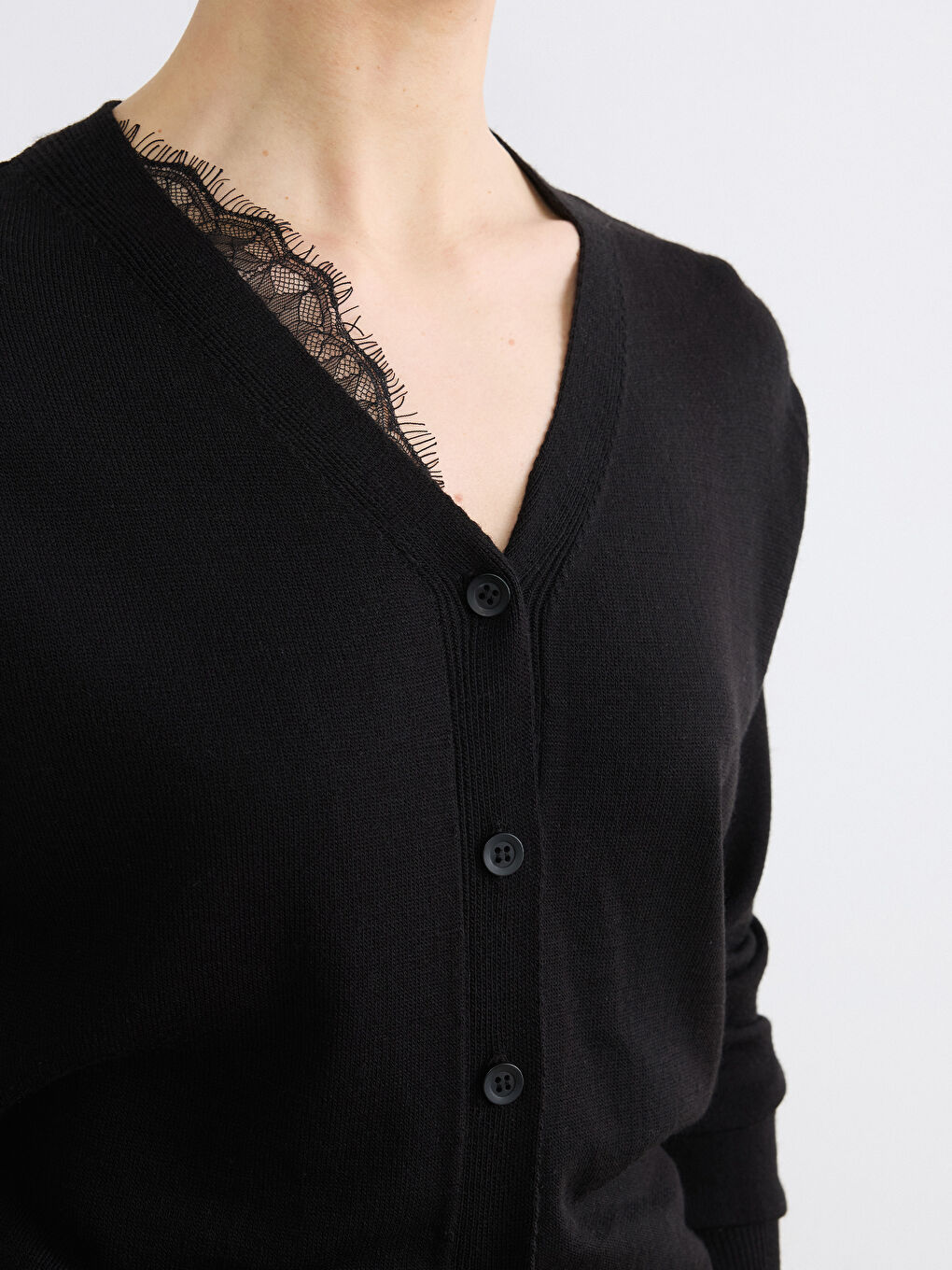 Siyah V Yaka Kadın Triko Hırka-2