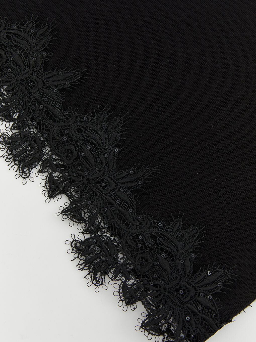 Siyah Püsküllü Kadın Şal-2