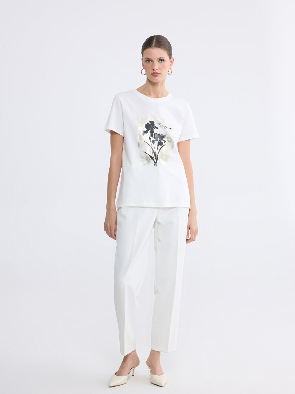 Ekru Bisiklet Yaka Baskılı Kadın Tişört-5