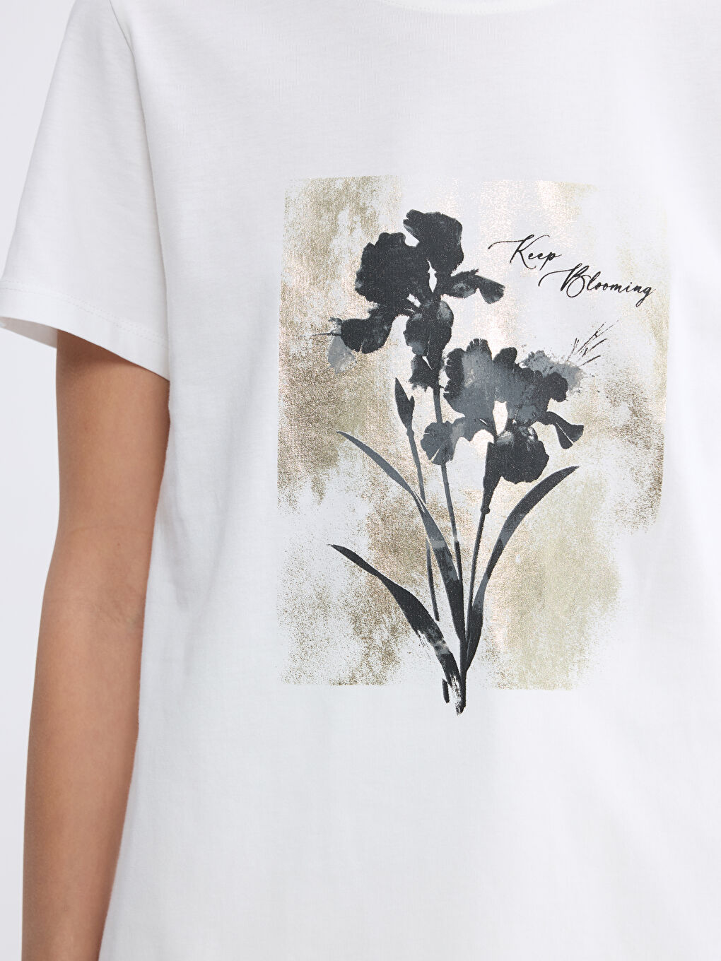 Ekru Bisiklet Yaka Baskılı Kadın Tişört-6