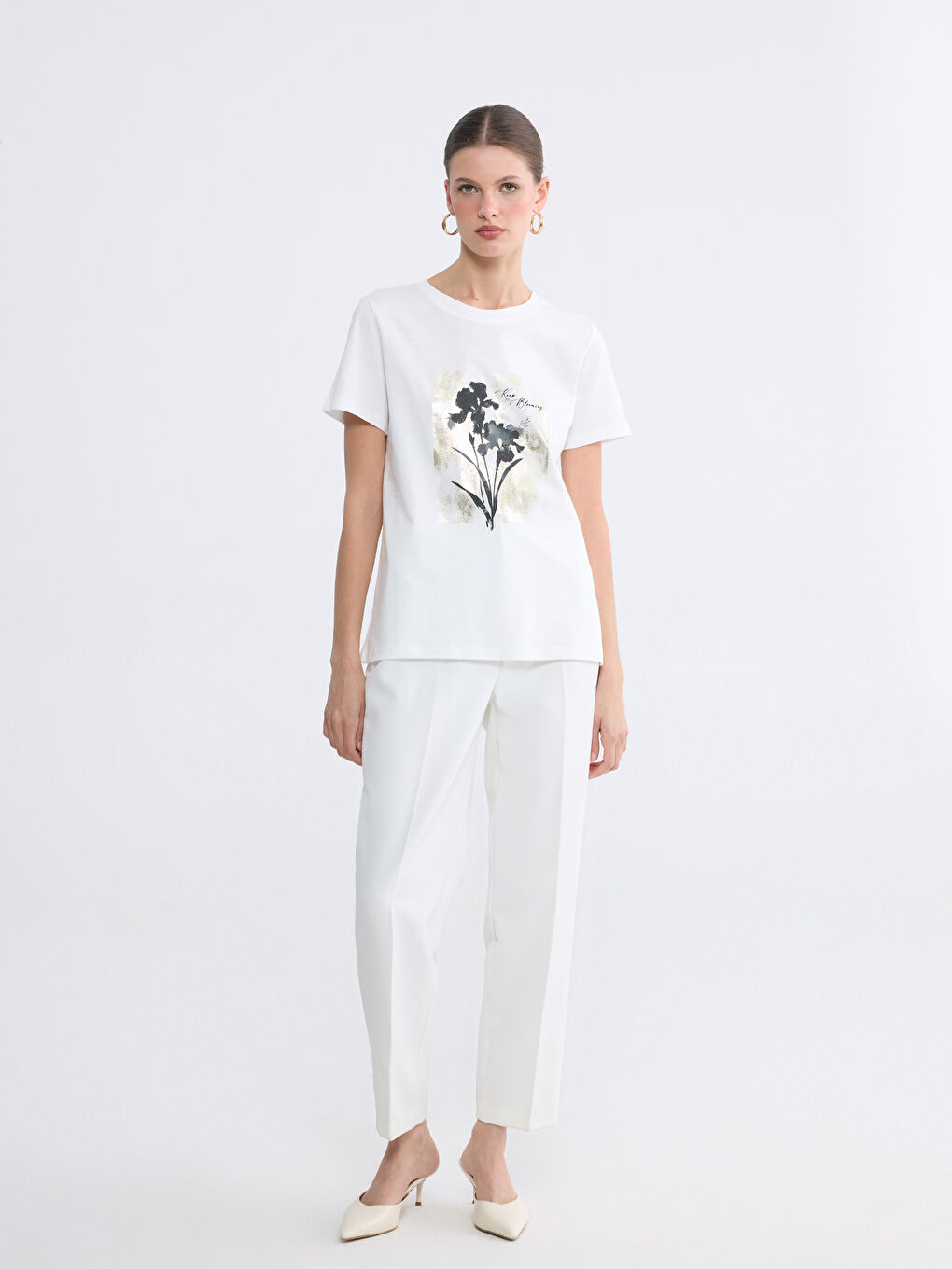 Ekru Bisiklet Yaka Baskılı Kadın Tişört-1