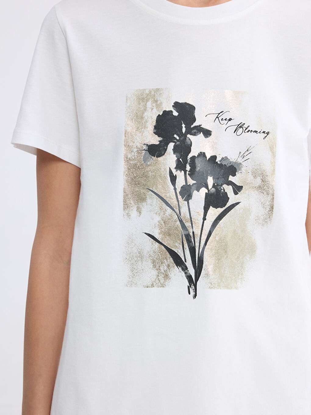 Ekru Bisiklet Yaka Baskılı Kadın Tişört-2