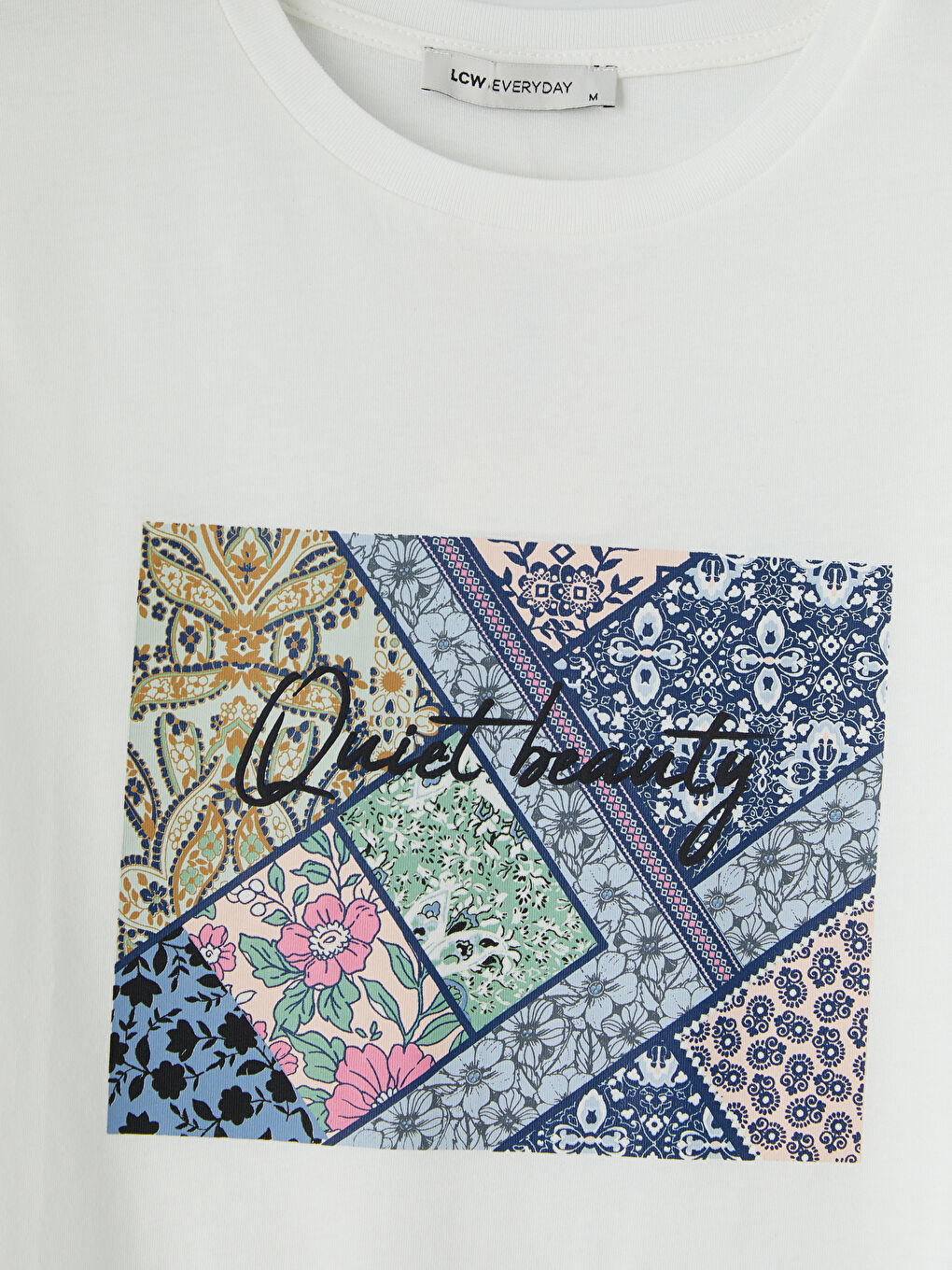 Beyaz Bisiklet Yaka Baskılı Kadın Tişört-6