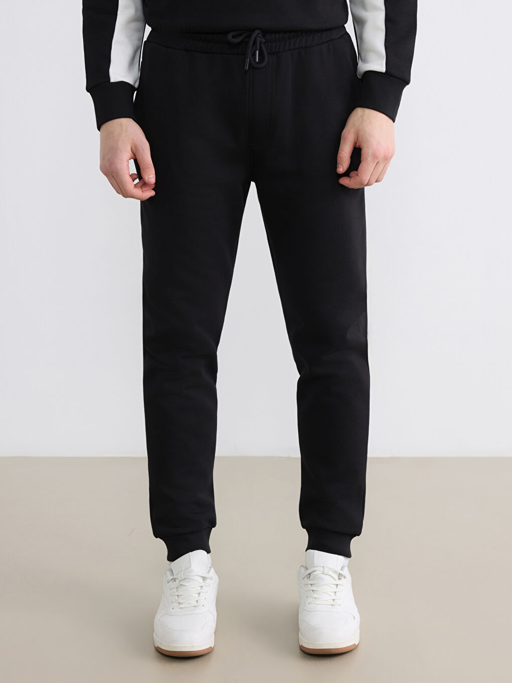 Siyah Standart Kalıp Erkek Jogger Eşofman Altı-2