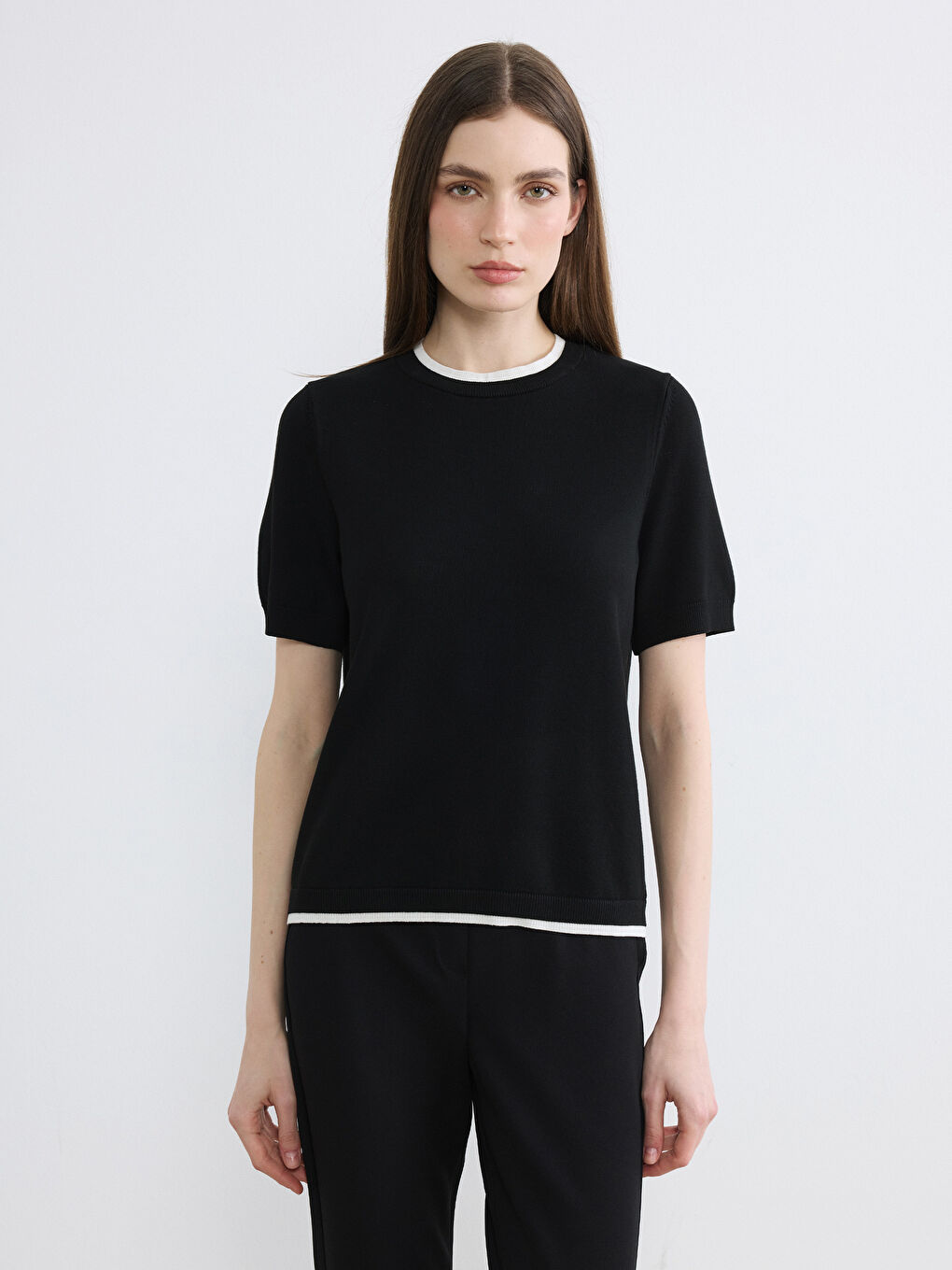 Siyah Bisiklet Yaka Kadın Triko Kazak