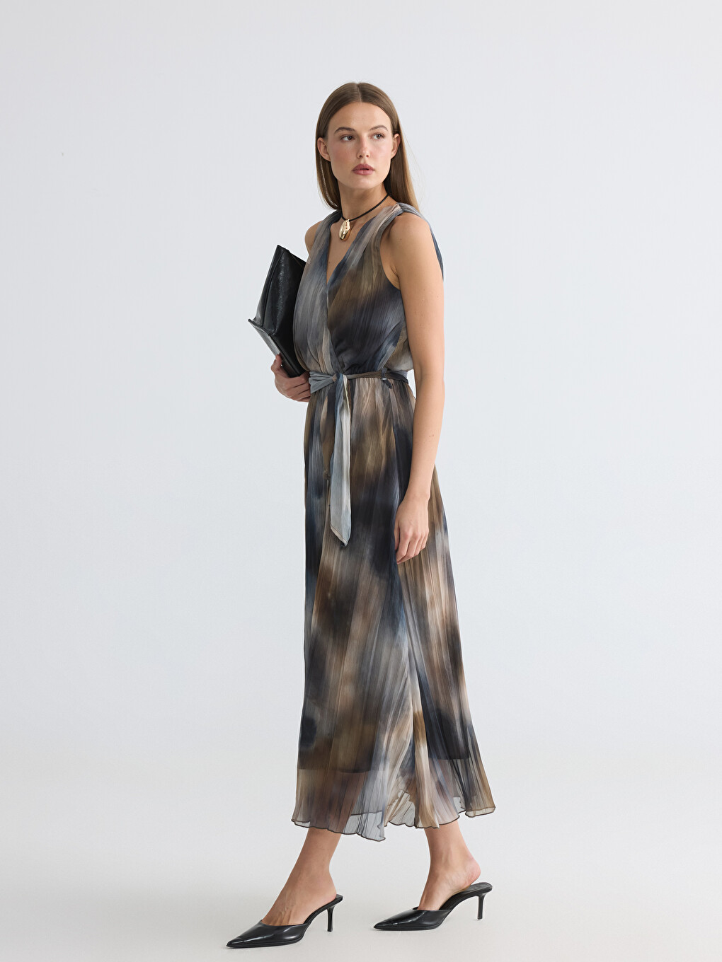 Rochie din șifon în linie A cu decolteu în V și model tie-dye-1