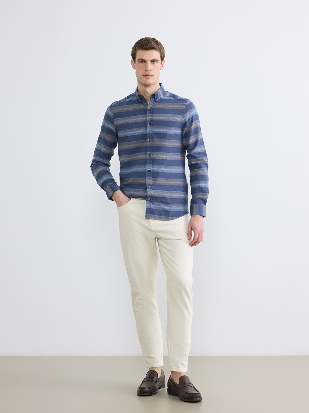 قميص رجالي مخطط بتصميم رفيع من قماش التويل-1