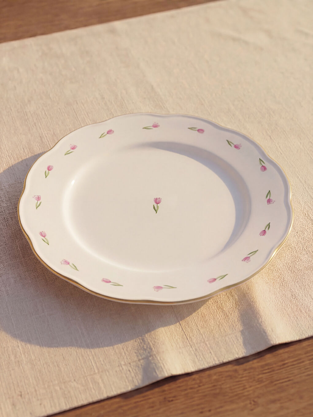 Karışık Çiçek Desenli Porselen Tabak