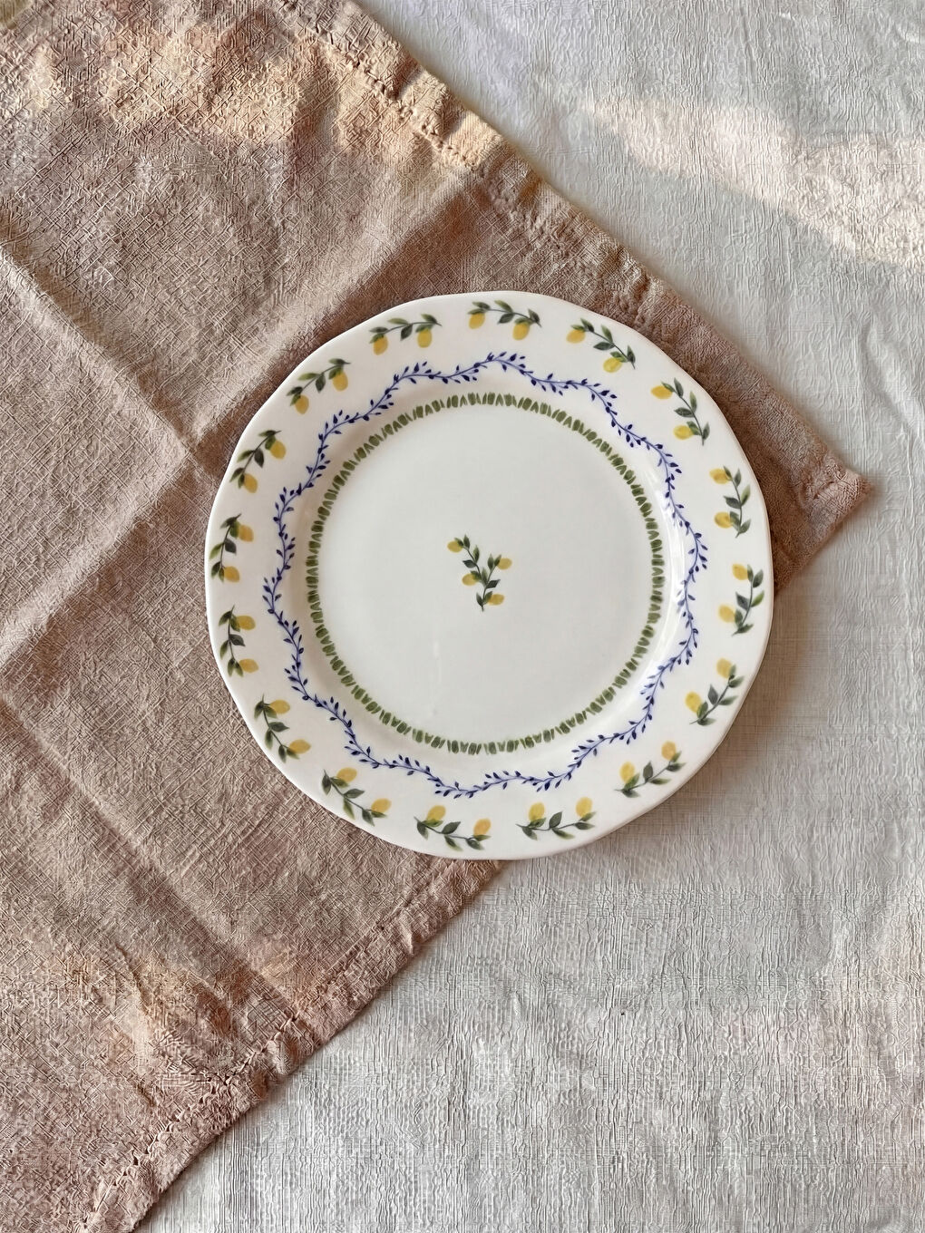 Leaf Patterned Porcelain Plate 26 cm