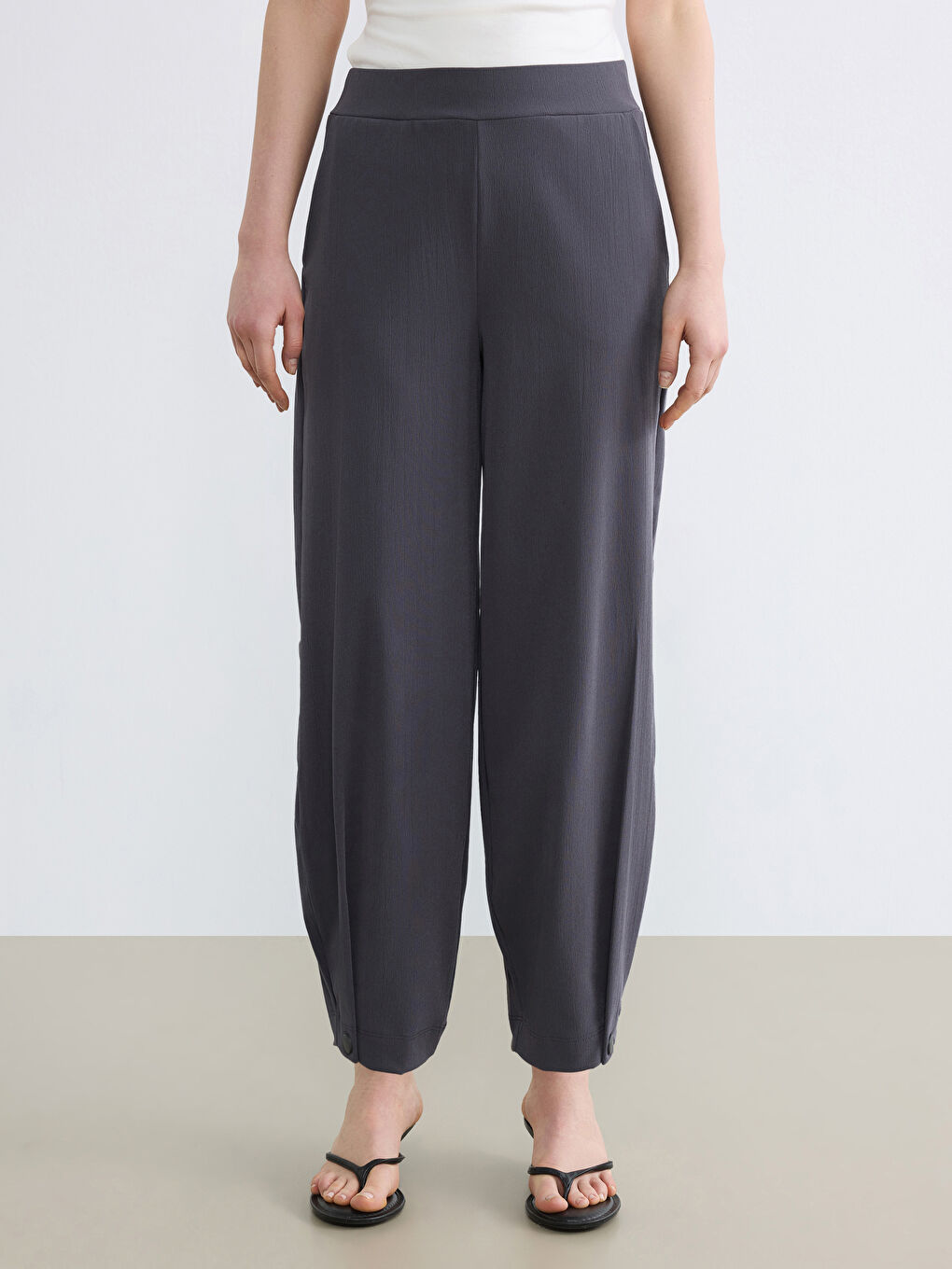 Antrasit Beli Lastikli Dokulu Kadın Pantolon-1