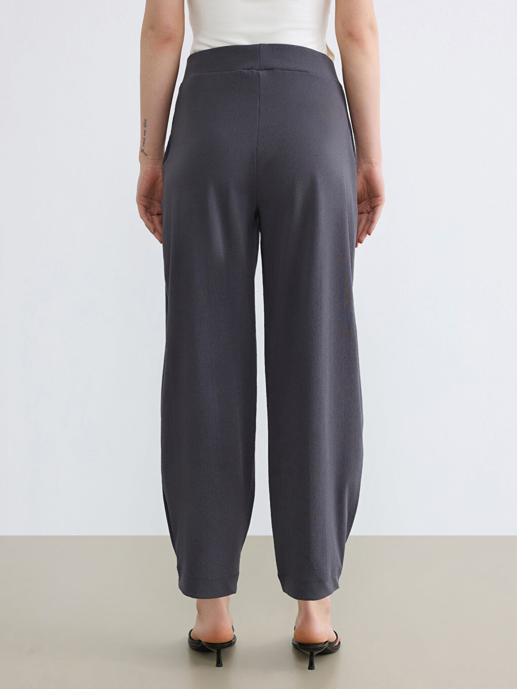 Antrasit Beli Lastikli Dokulu Kadın Pantolon-3