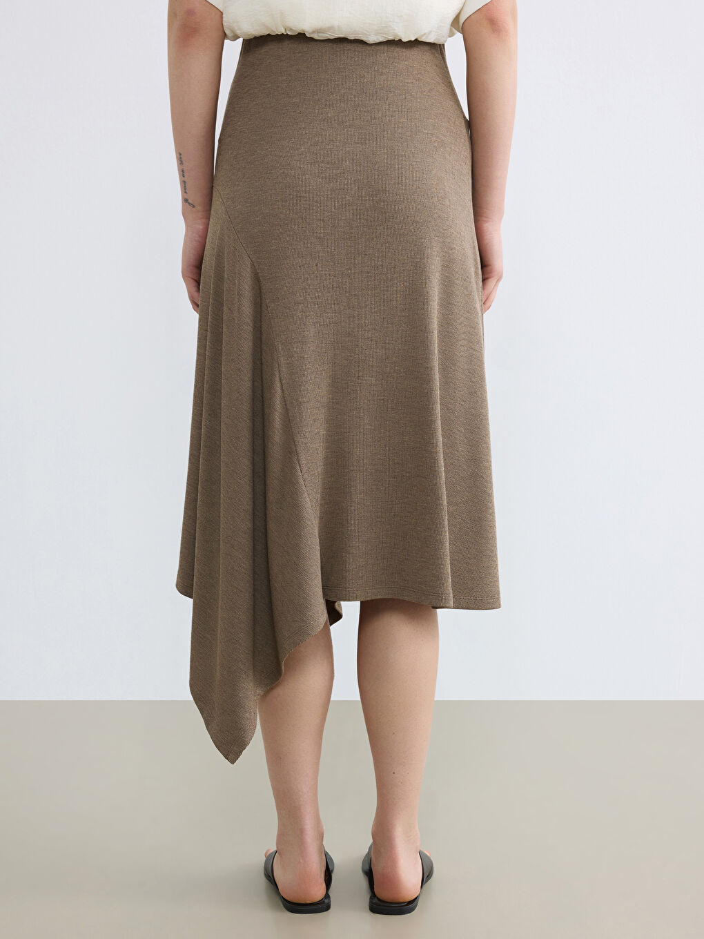 Bej Beli Lastikli Asimetrik Kesim Etek-3