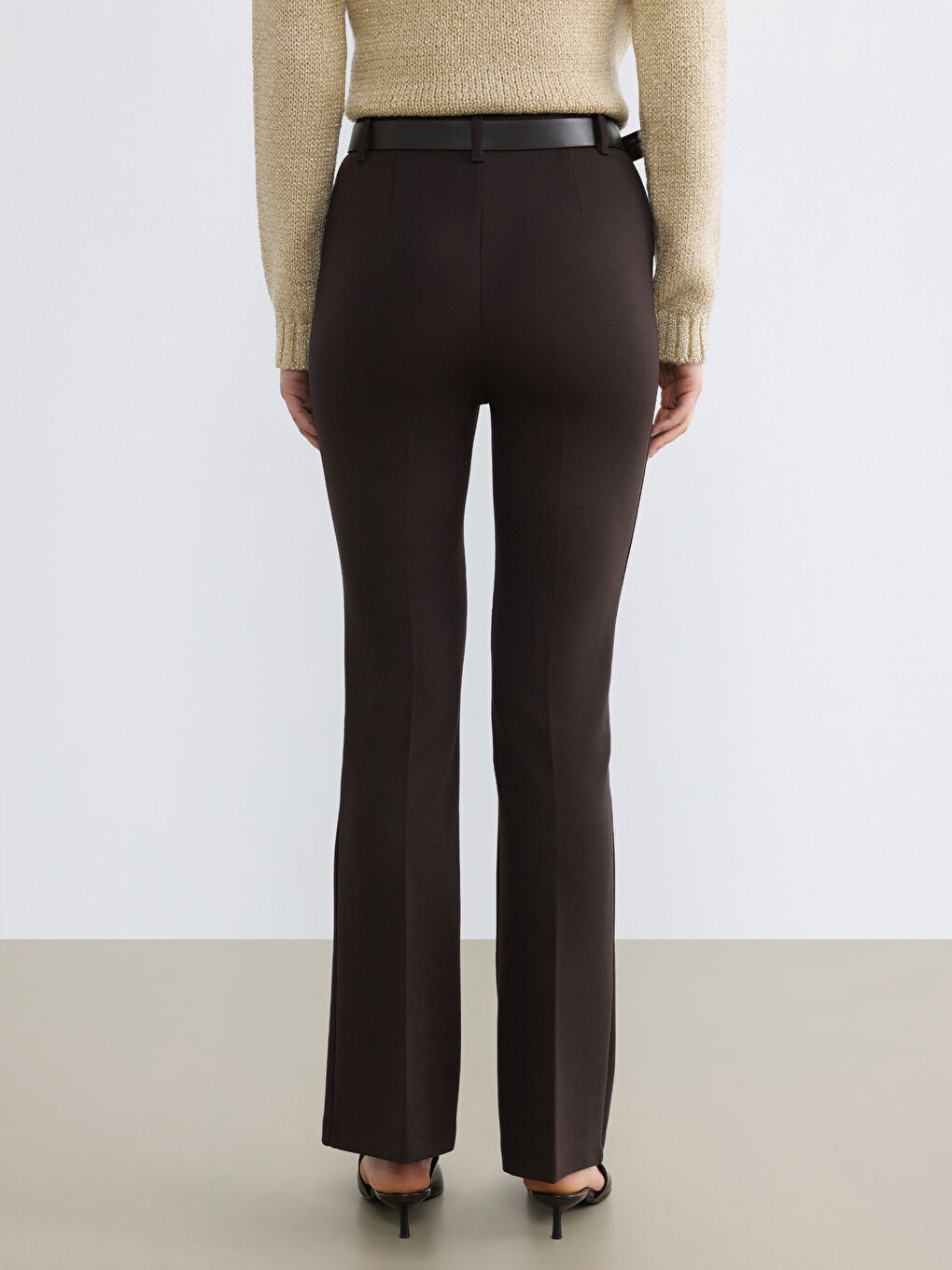 Kahverengi Beli Kemerli İspanyol Paça Kadın Pantolon-3