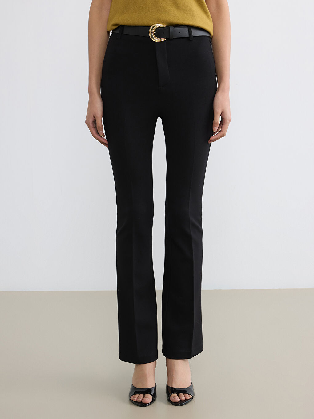 Siyah Beli Kemerli Ekstra Dar Fit Kadın Pantolon-1