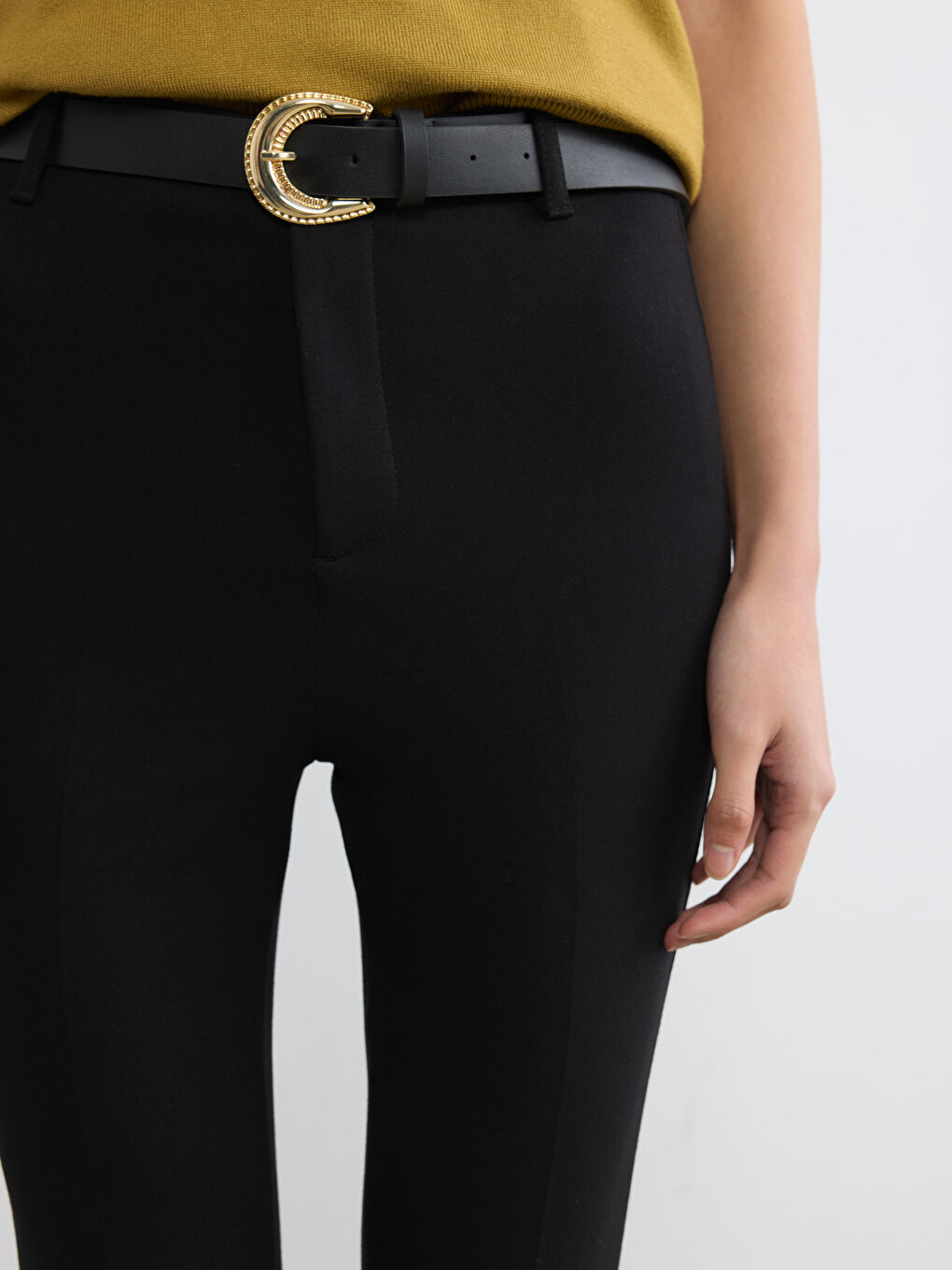 Siyah Beli Kemerli Ekstra Dar Fit Kadın Pantolon-2