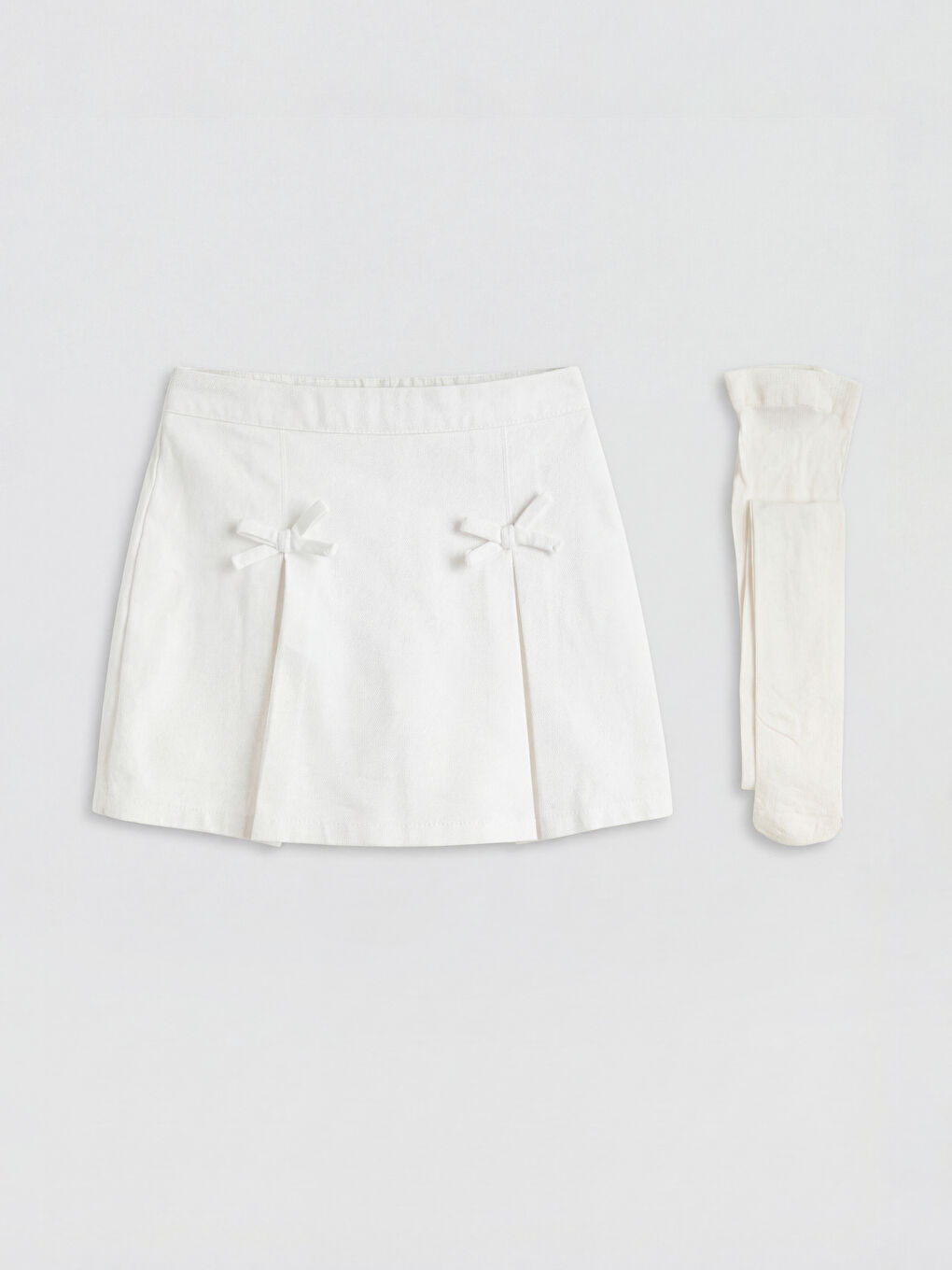 Ekru Kız Çocuk Gabardin Şort ve Çorap