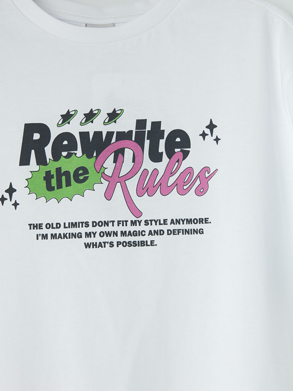 تي شيرت بناتي بطبعو بكم قصير وكول مدور-2