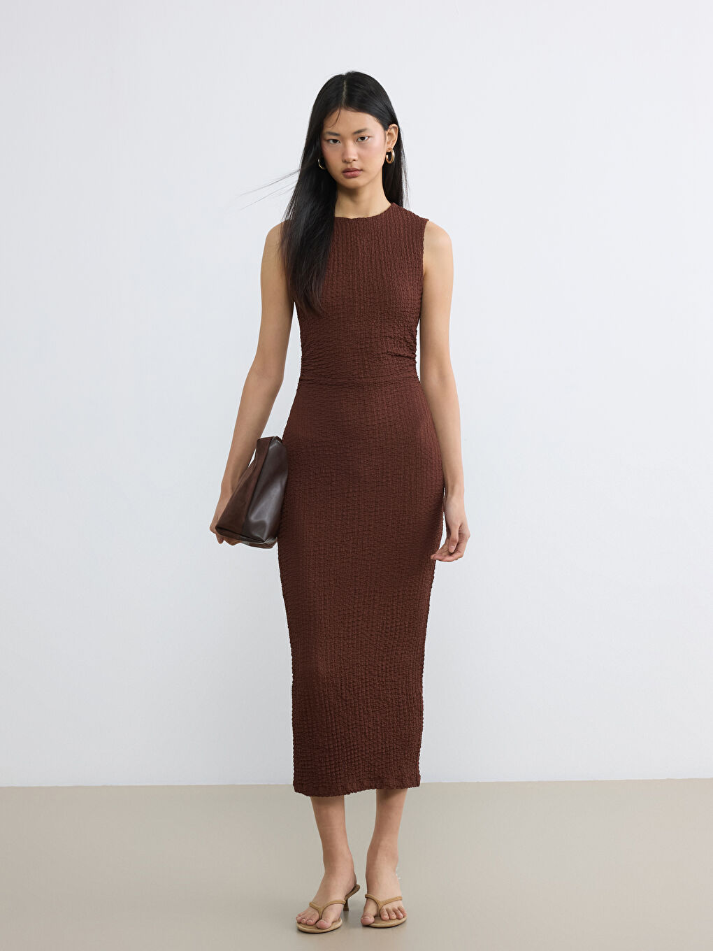 Kahverengi Dokulu Büzgülü Bodycon Elbise-1