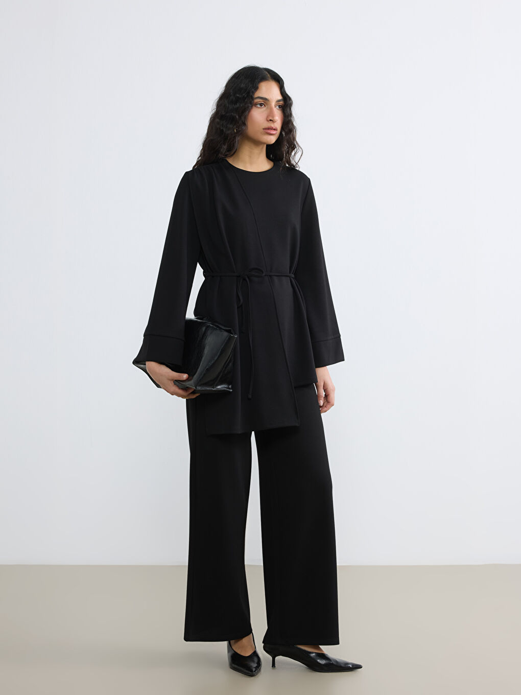 Siyah Bisiklet Yaka Kuşaklı Büzgülü Bluz-1