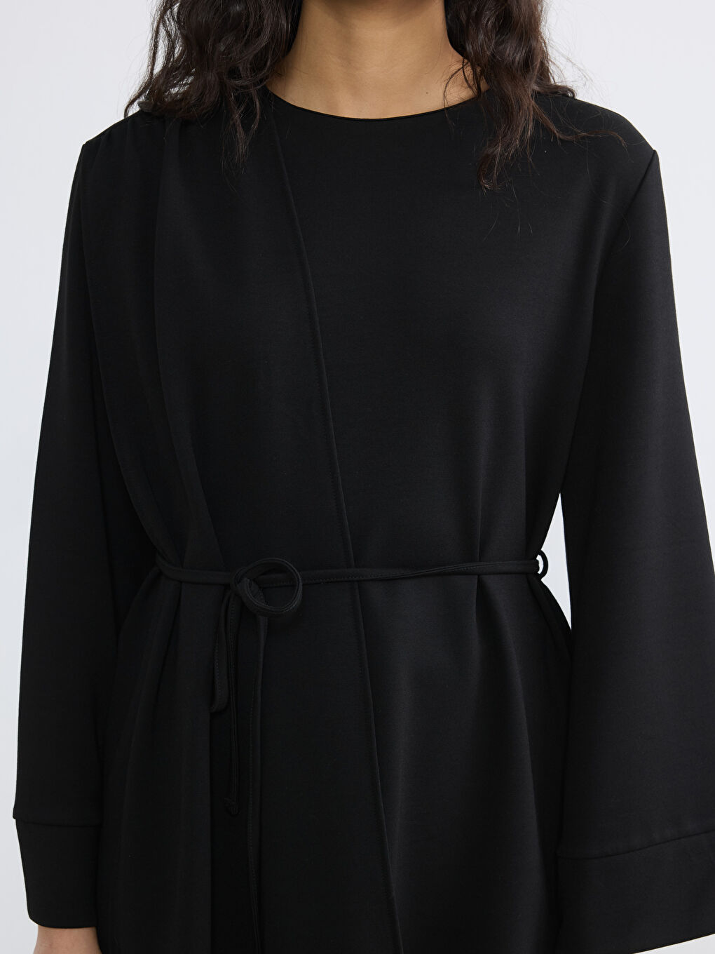 Siyah Bisiklet Yaka Kuşaklı Büzgülü Bluz-2