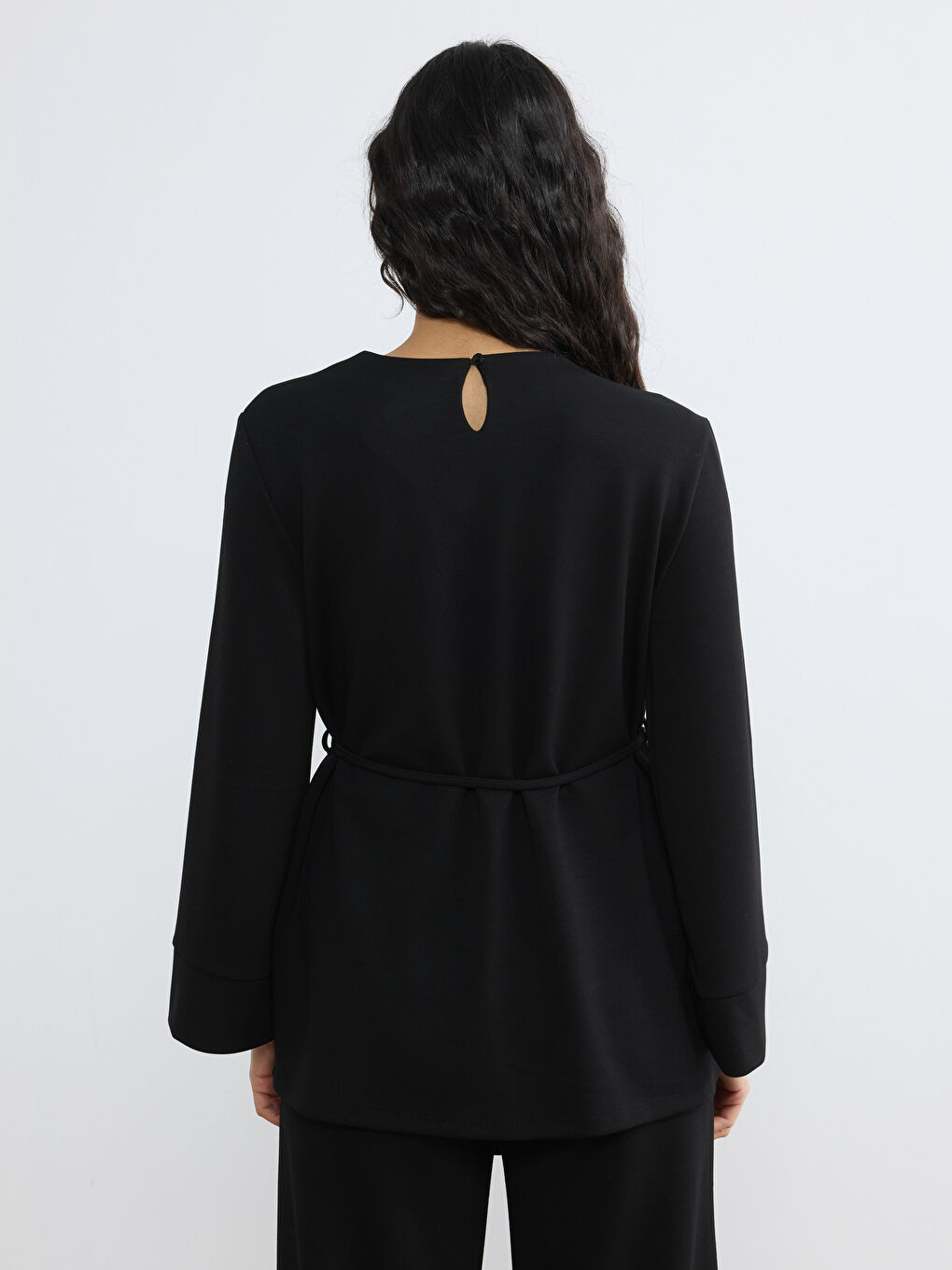 Siyah Bisiklet Yaka Kuşaklı Büzgülü Bluz-3