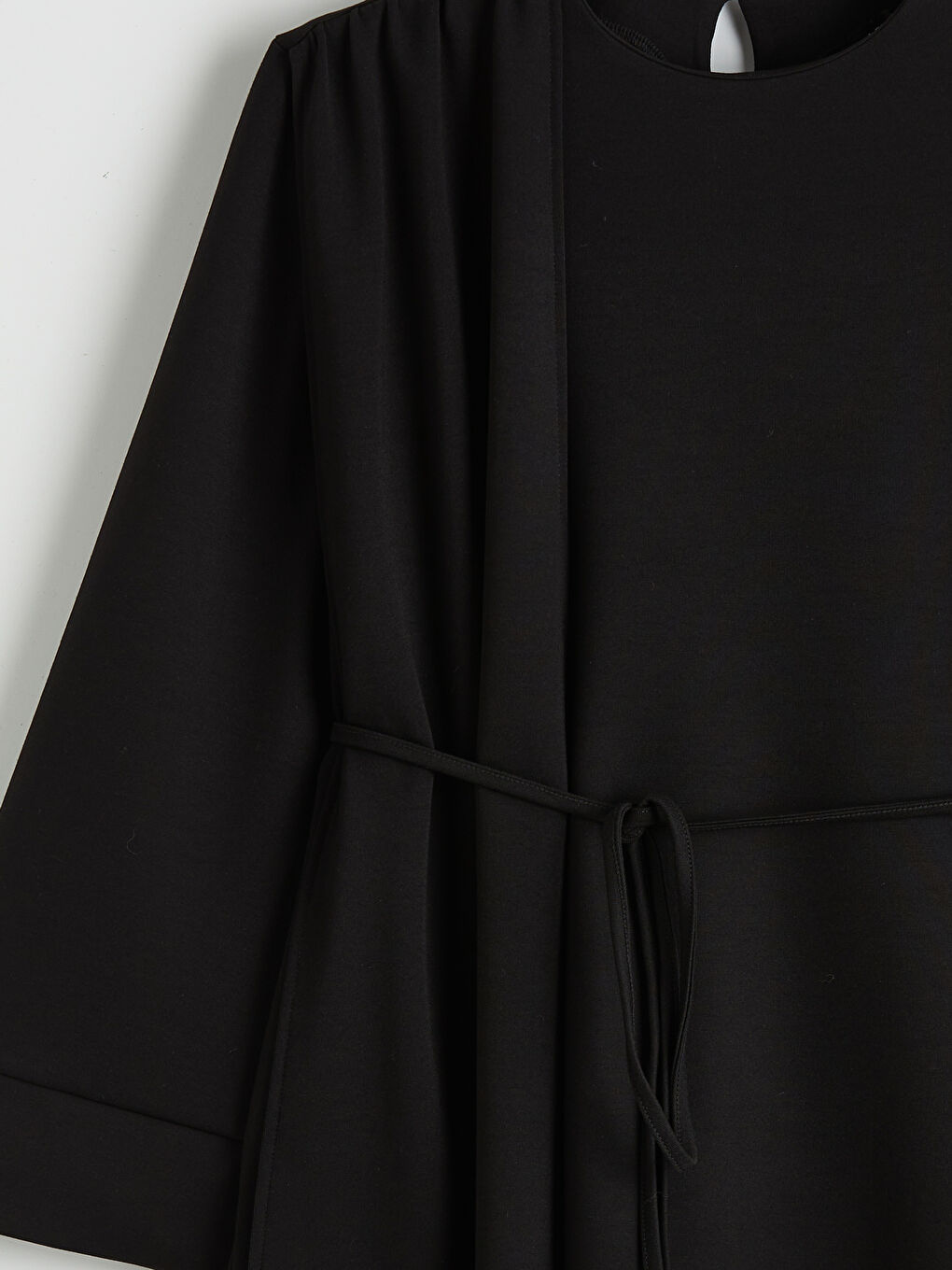 Siyah Bisiklet Yaka Kuşaklı Büzgülü Bluz-6