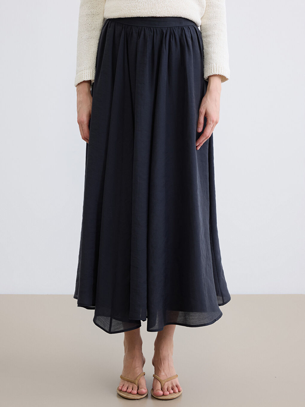 Siyah Beli Fermuarlı Büzgülü Kloş Etek-1