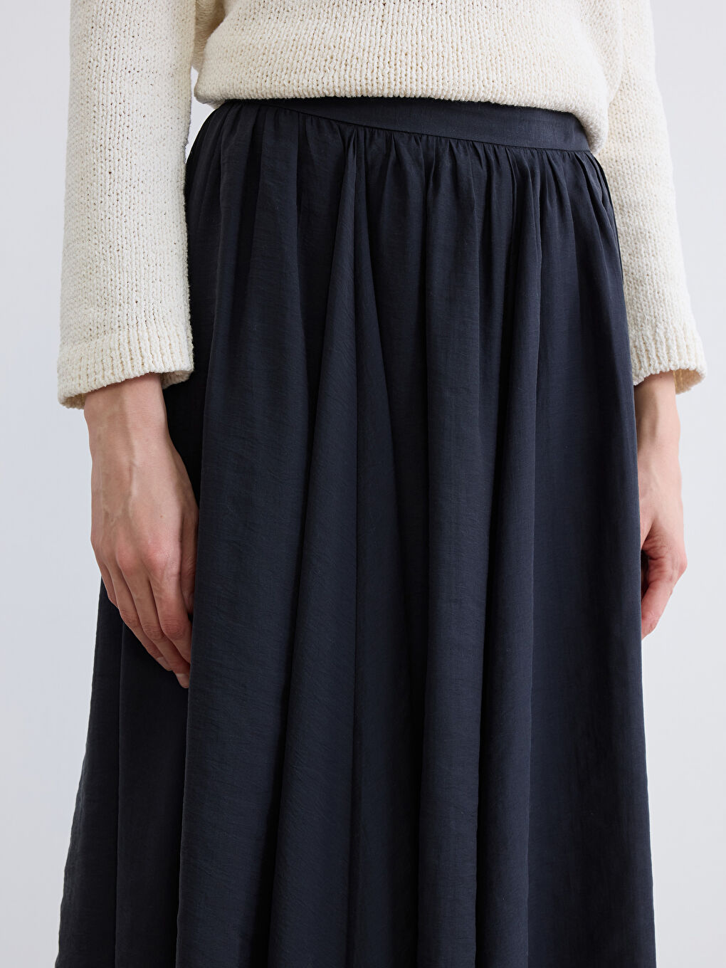 Siyah Beli Fermuarlı Büzgülü Kloş Etek-2