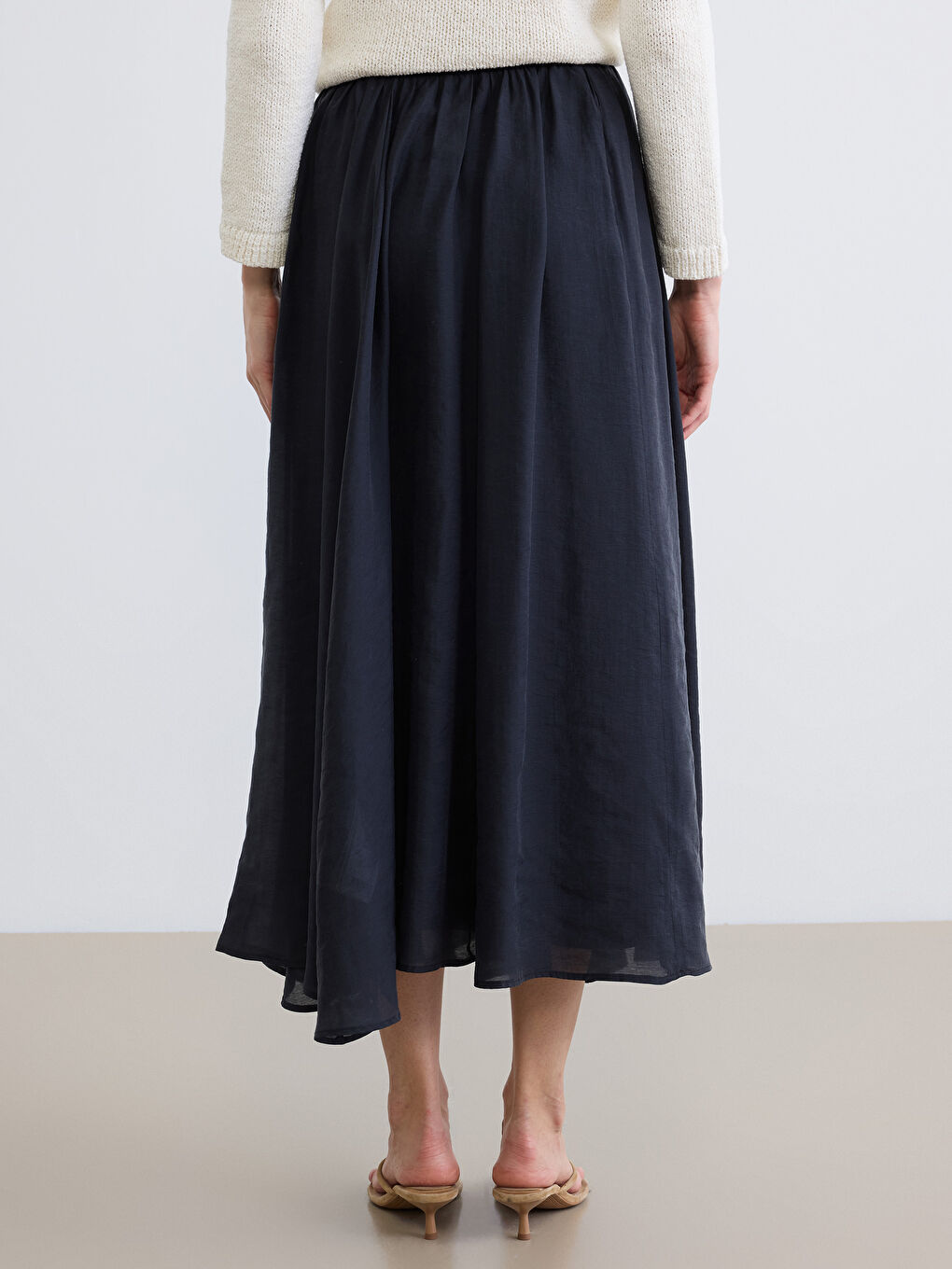 Siyah Beli Fermuarlı Büzgülü Kloş Etek-3