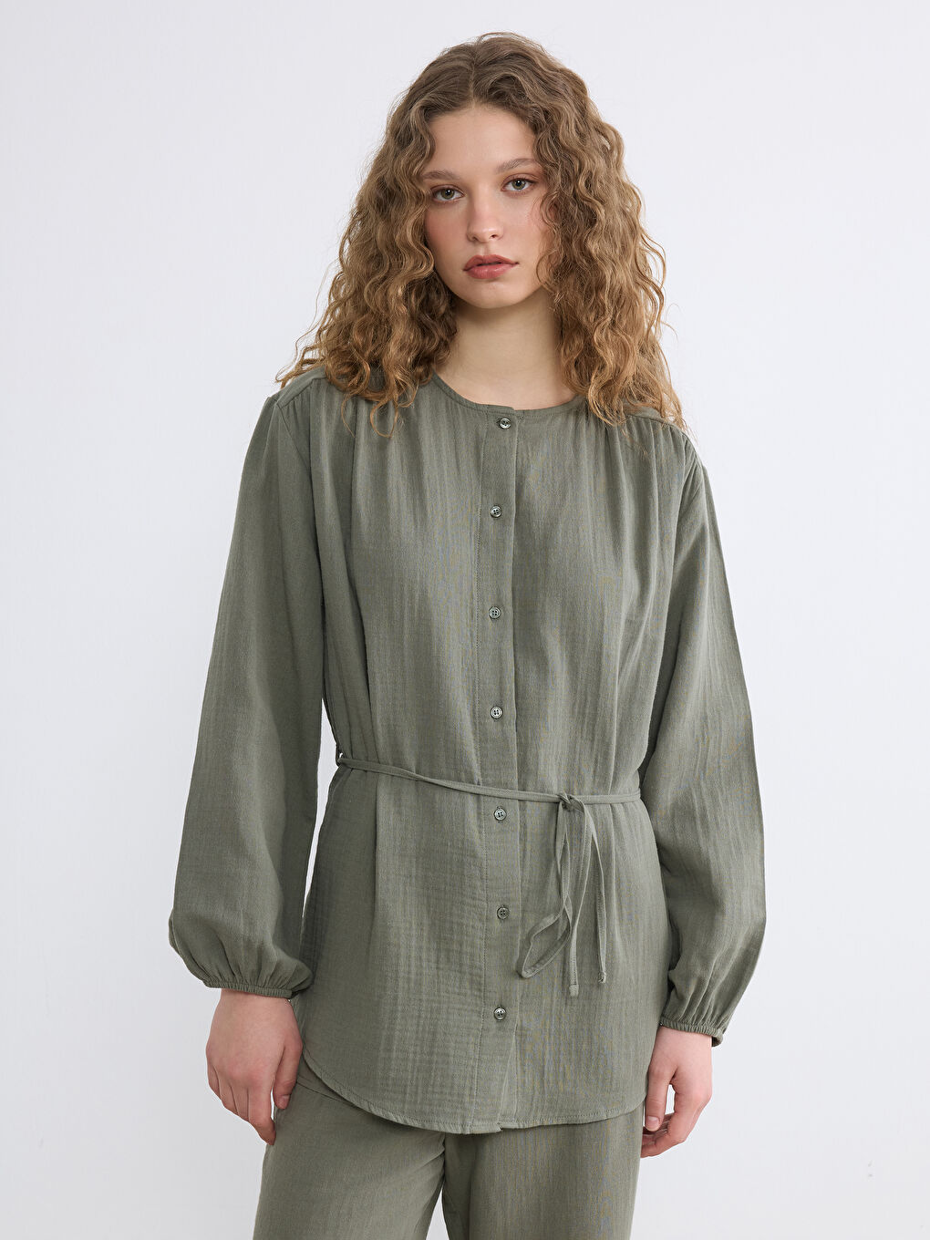 Hakim Yaka Beli Kuşaklı Kadın Gömlek Tunik