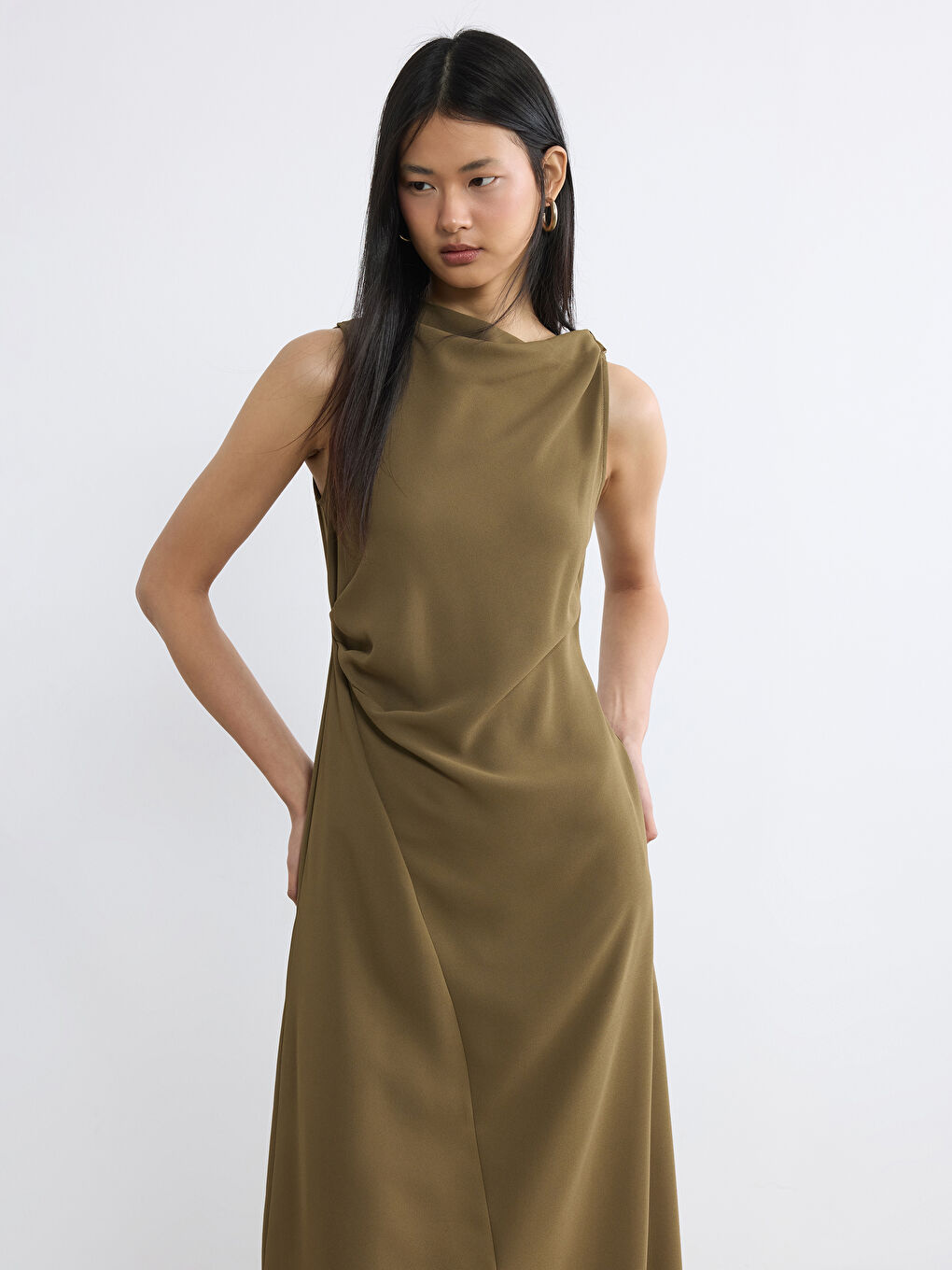 Haki Kayık Yaka Büzgülü Krep Elbise