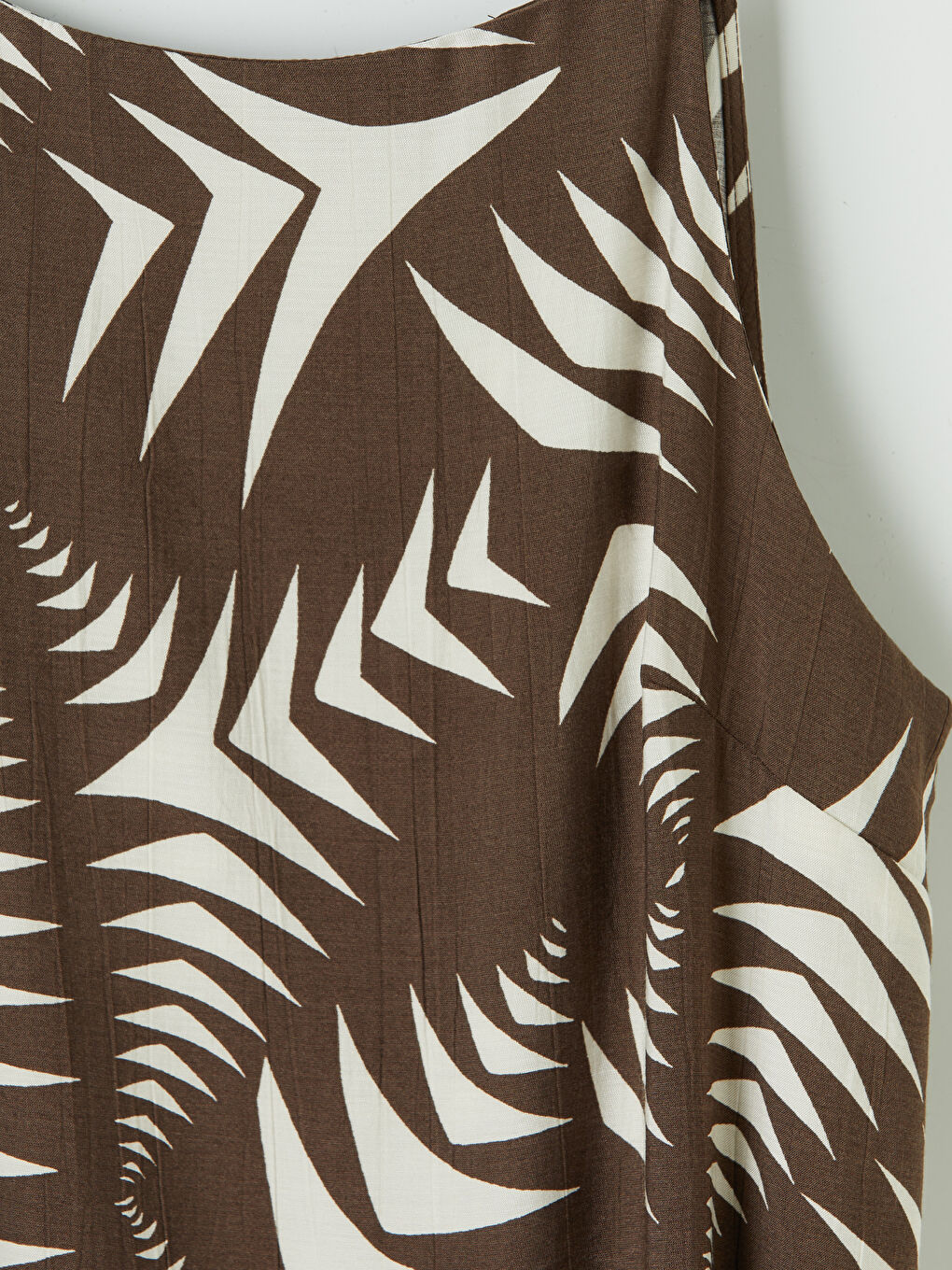 Kahverengi Halter Yaka Desenli İp Askılı Elbise-2