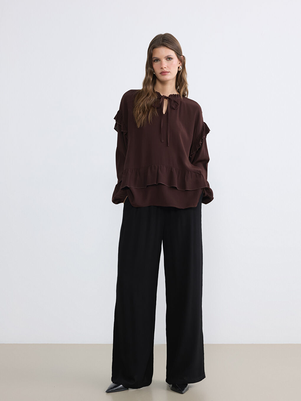 Siyah Beli Lastikli Dokulu Kadın Pantolon