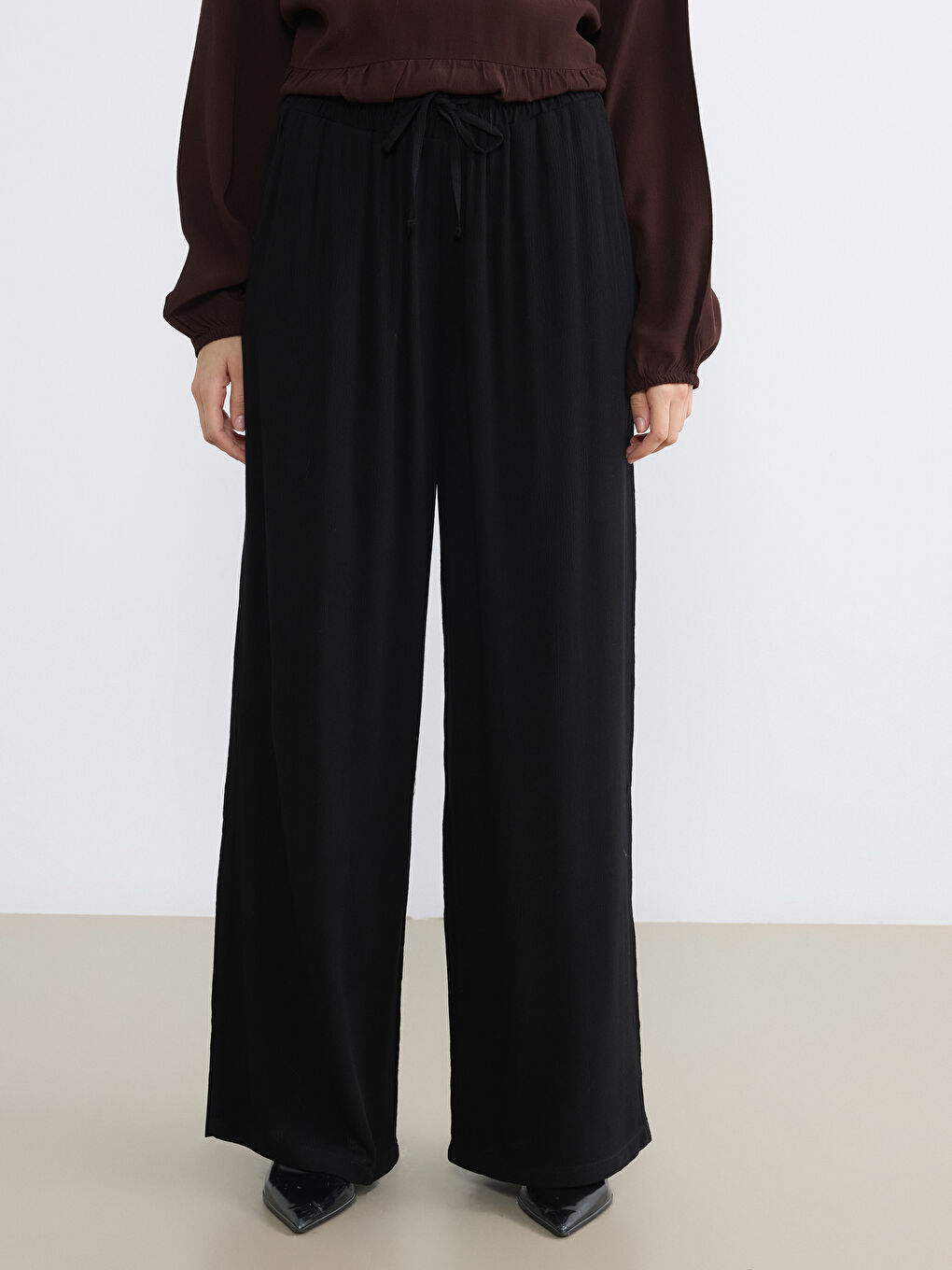 Siyah Beli Lastikli Dokulu Kadın Pantolon-1