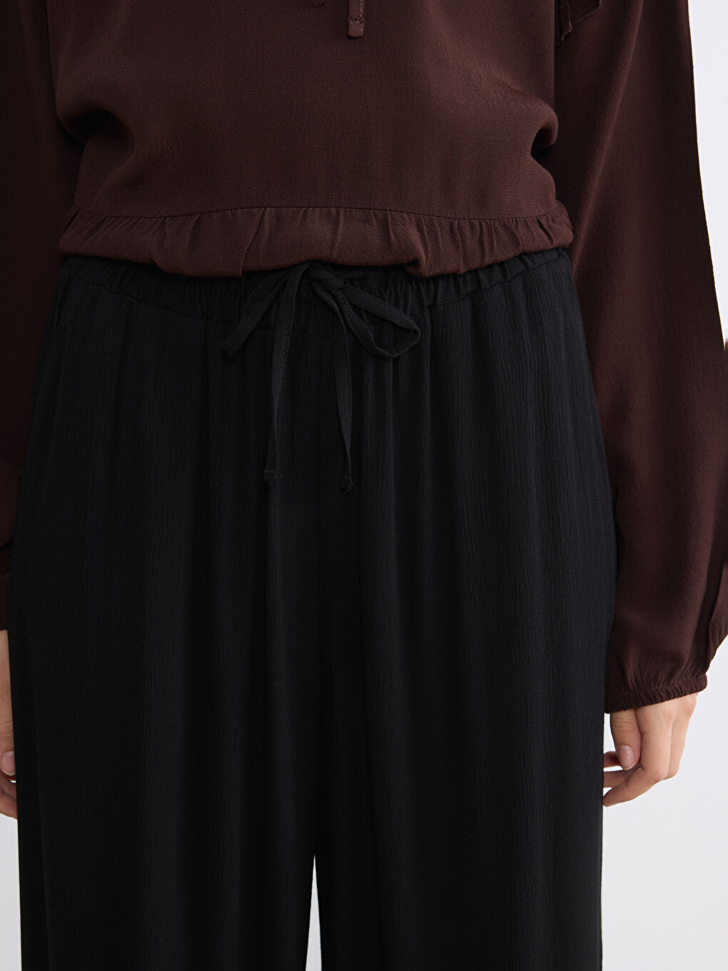 Siyah Beli Lastikli Dokulu Kadın Pantolon-2