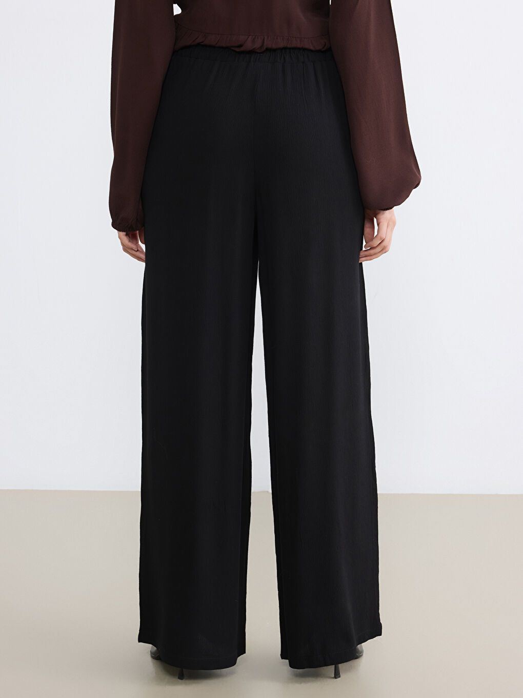 Siyah Beli Lastikli Dokulu Kadın Pantolon-3