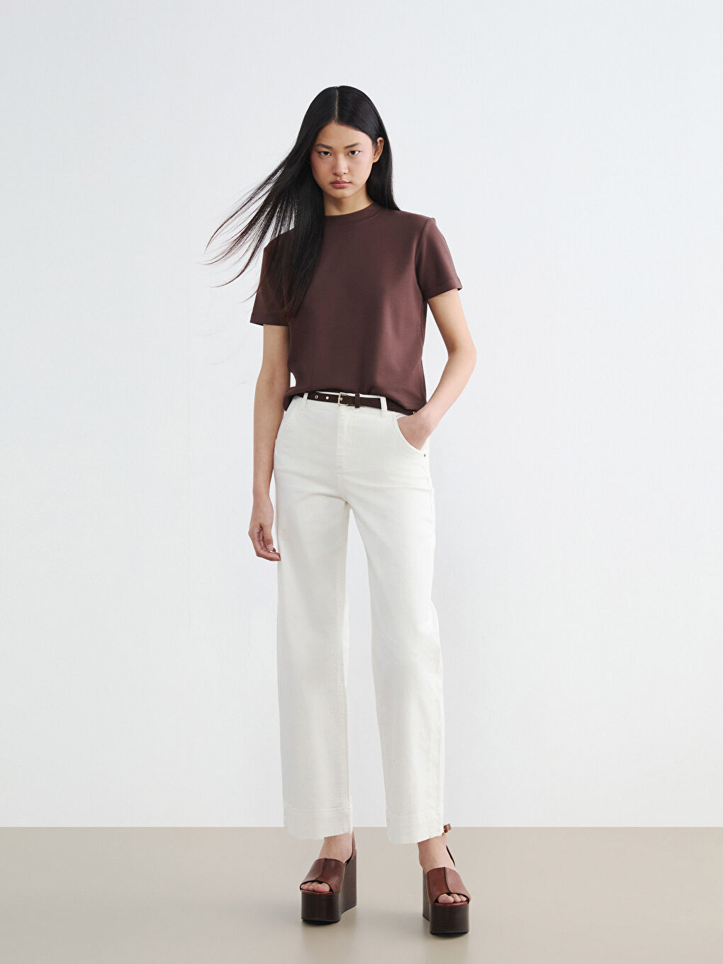 Beyaz Beli Kemerli Wideleg Kadın Jean Pantolon