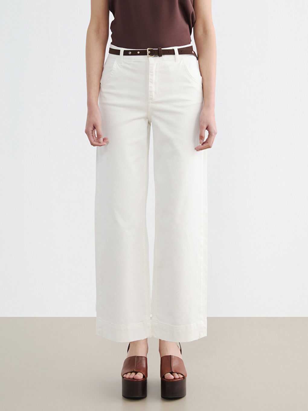 Beyaz Beli Kemerli Wideleg Kadın Jean Pantolon-1
