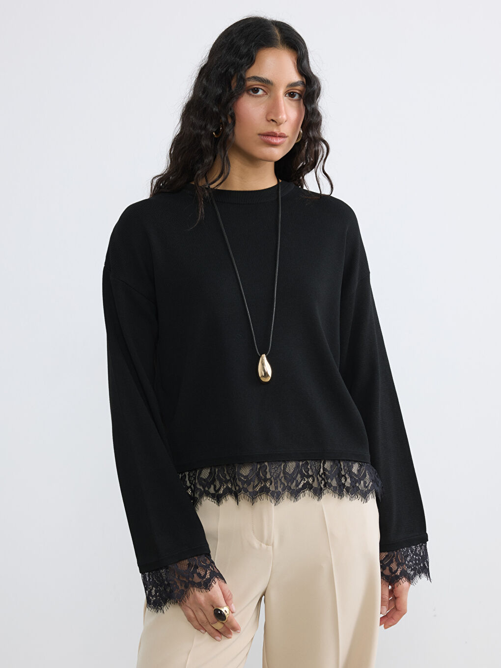 Siyah Bisiklet Yaka Dantel Detaylı Kadın Kazak