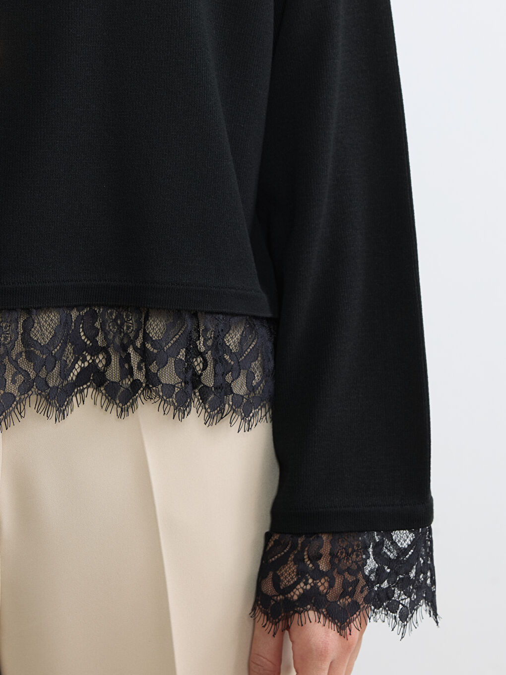 Siyah Bisiklet Yaka Dantel Detaylı Kadın Kazak-2