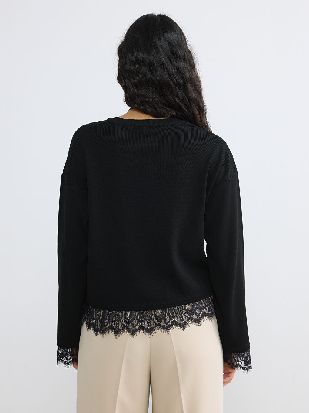 Siyah Bisiklet Yaka Dantel Detaylı Kadın Kazak-3