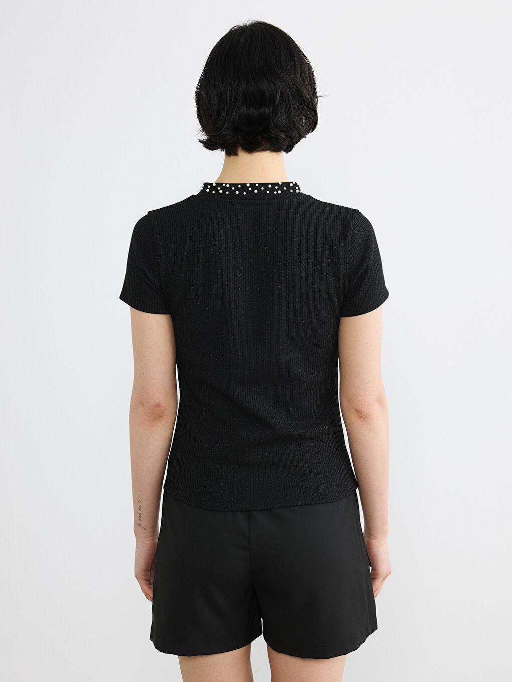 Siyah Dik Yaka Boncuk İşlemeli Kadın Triko Kazak-4