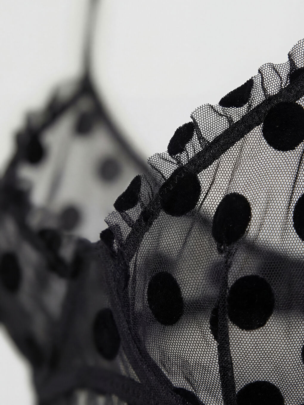 Siyah Balenli Dolgusuz Puantiyeli Tişört Sütyen-2