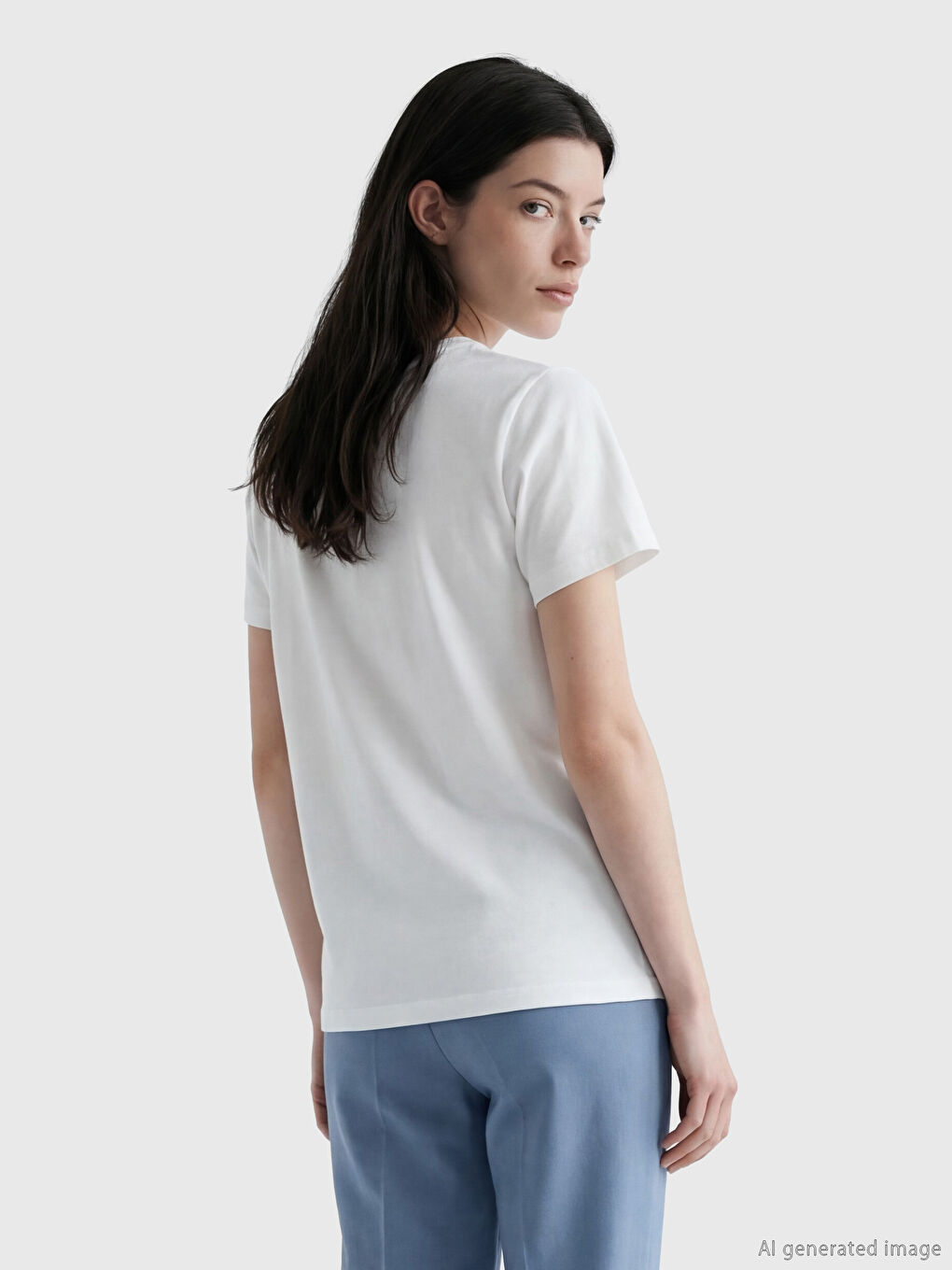 Beyaz Bisiklet Yaka Baskılı Kadın Tişört-2