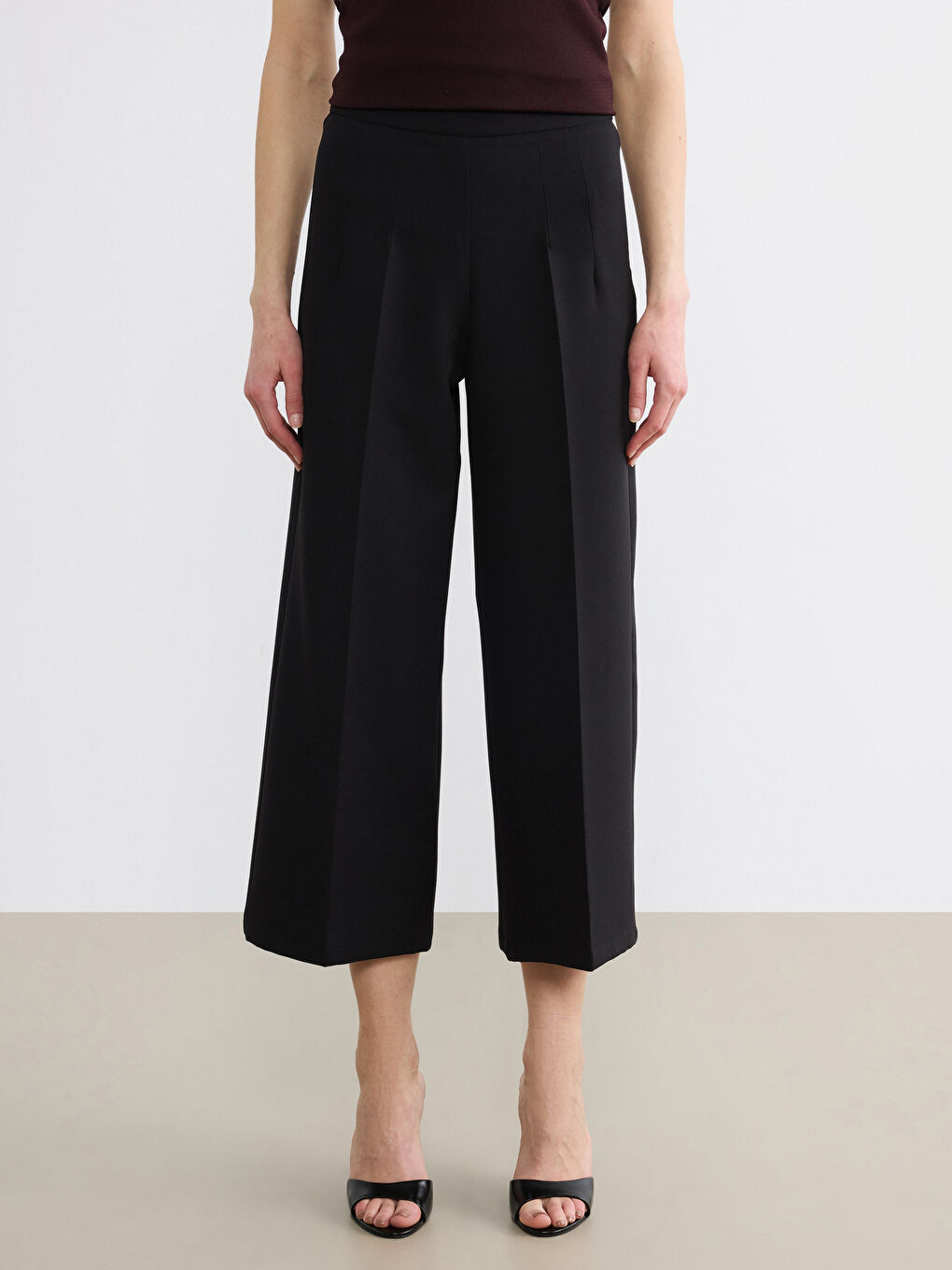 Siyah Loose Fit Kadın Pileli Kapri-2