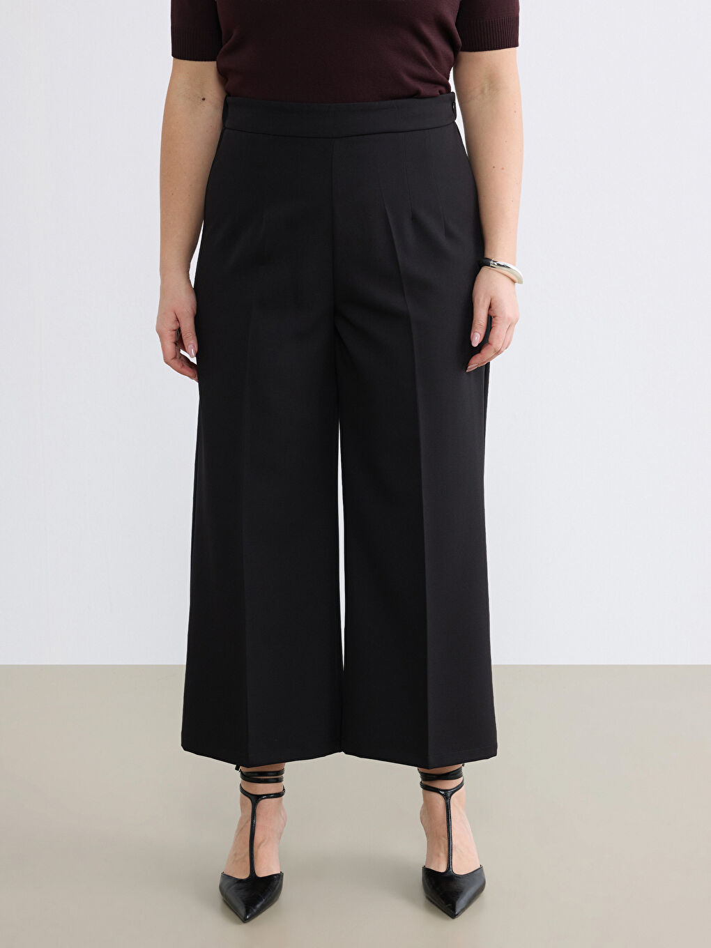 Siyah Loose Fit Kadın Pileli Kapri-5