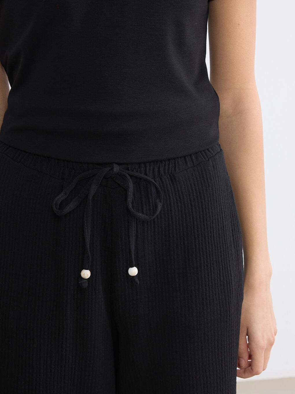 Siyah Beli Lastikli Geniş Paça Müslin Kadın Pantolon-2