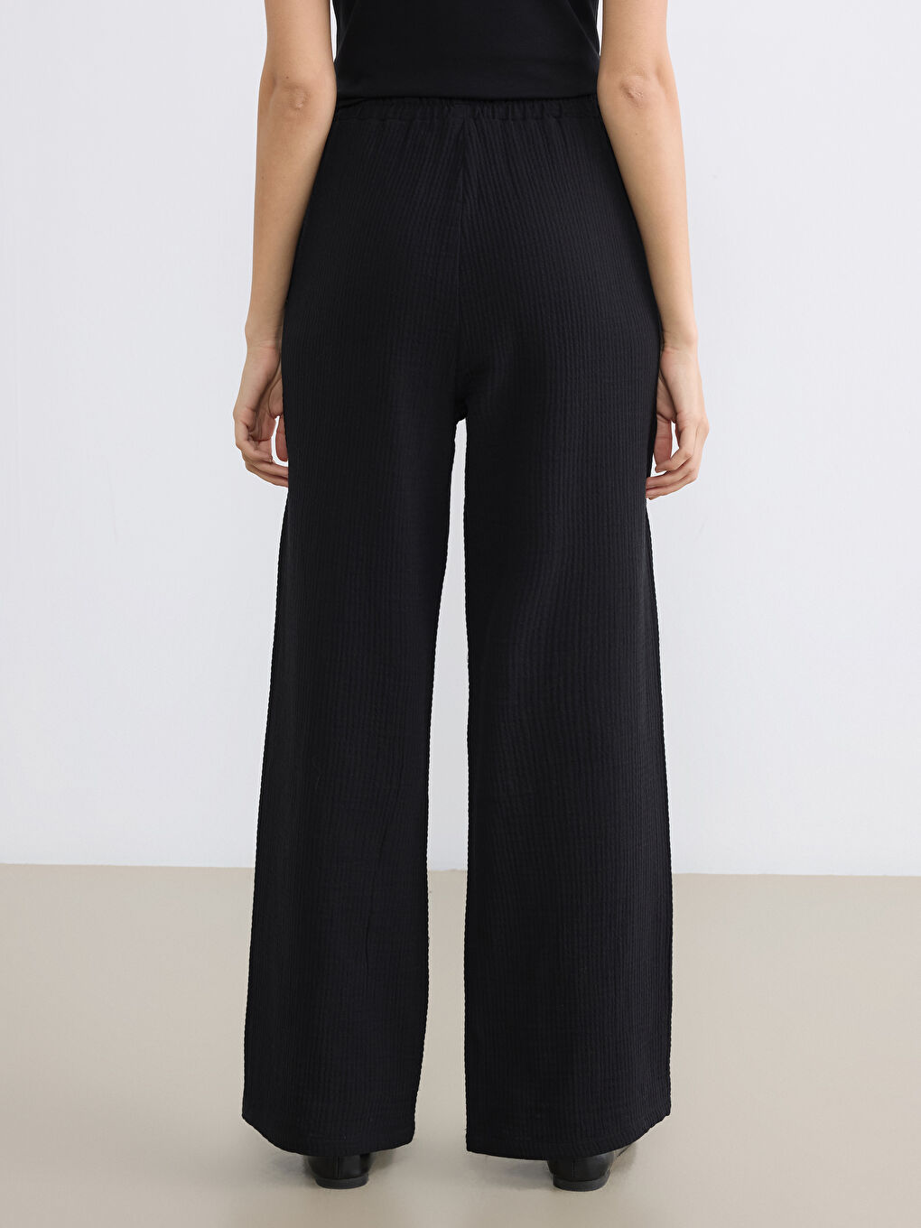 Siyah Beli Lastikli Geniş Paça Müslin Kadın Pantolon-3